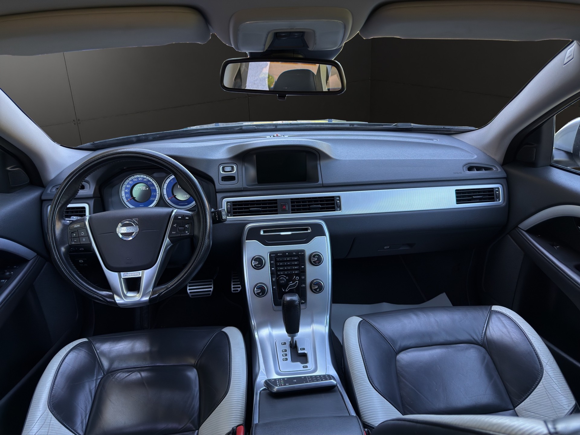 VOLVO V70 D3 R-Design Edition Geartronic-image-3