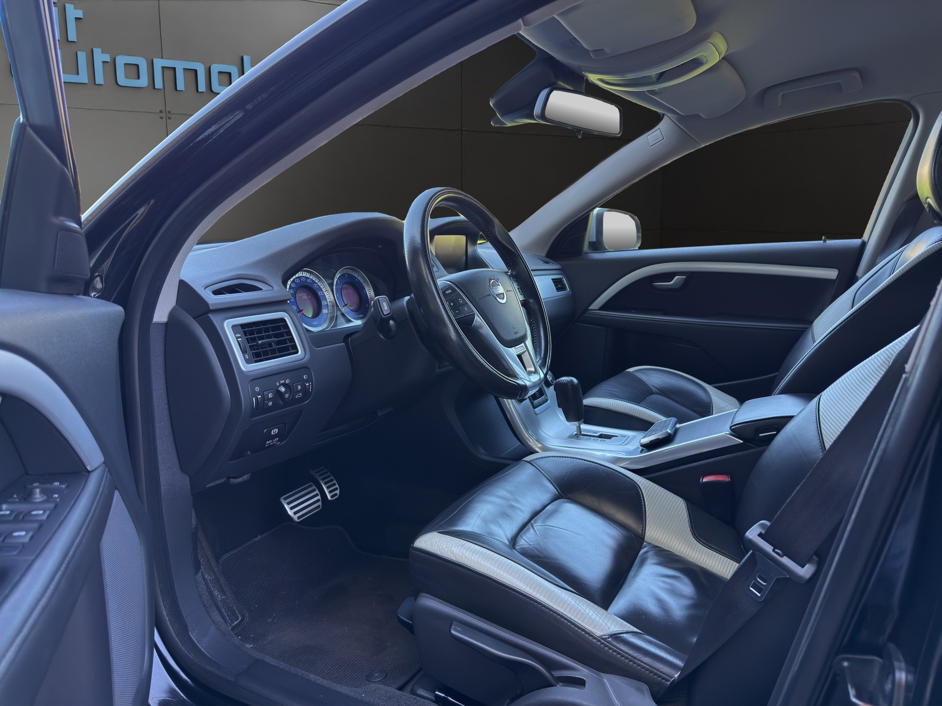 VOLVO V70 D3 R-Design Edition Geartronic-image-13