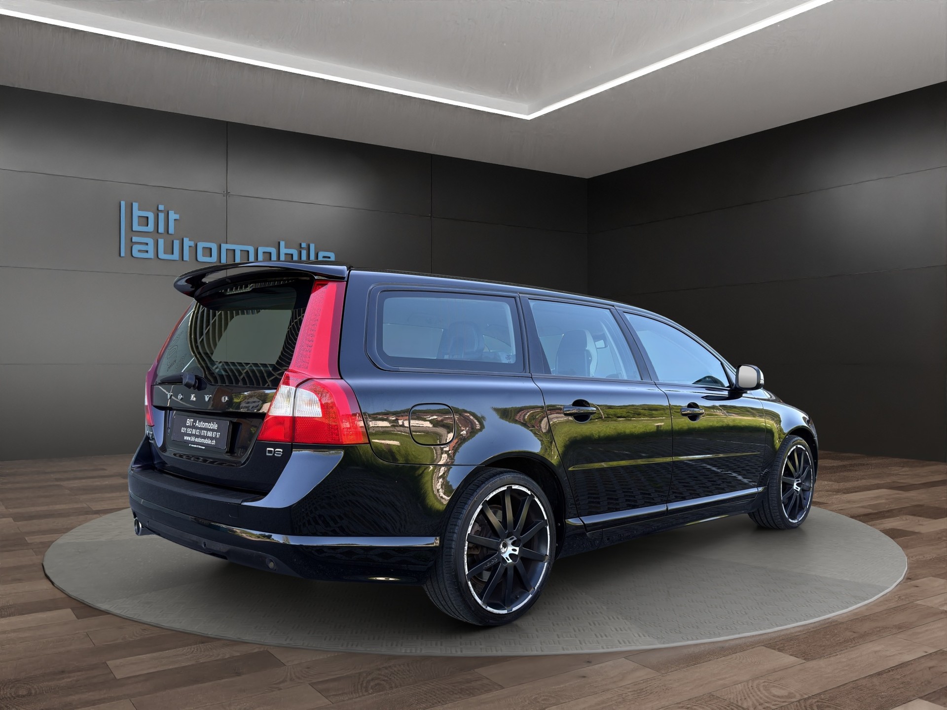 VOLVO V70 D3 R-Design Edition Geartronic-image-8
