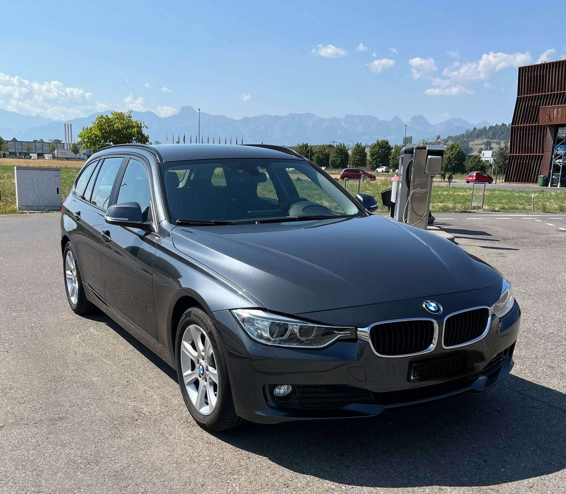 BMW 320d xDrive-image-0