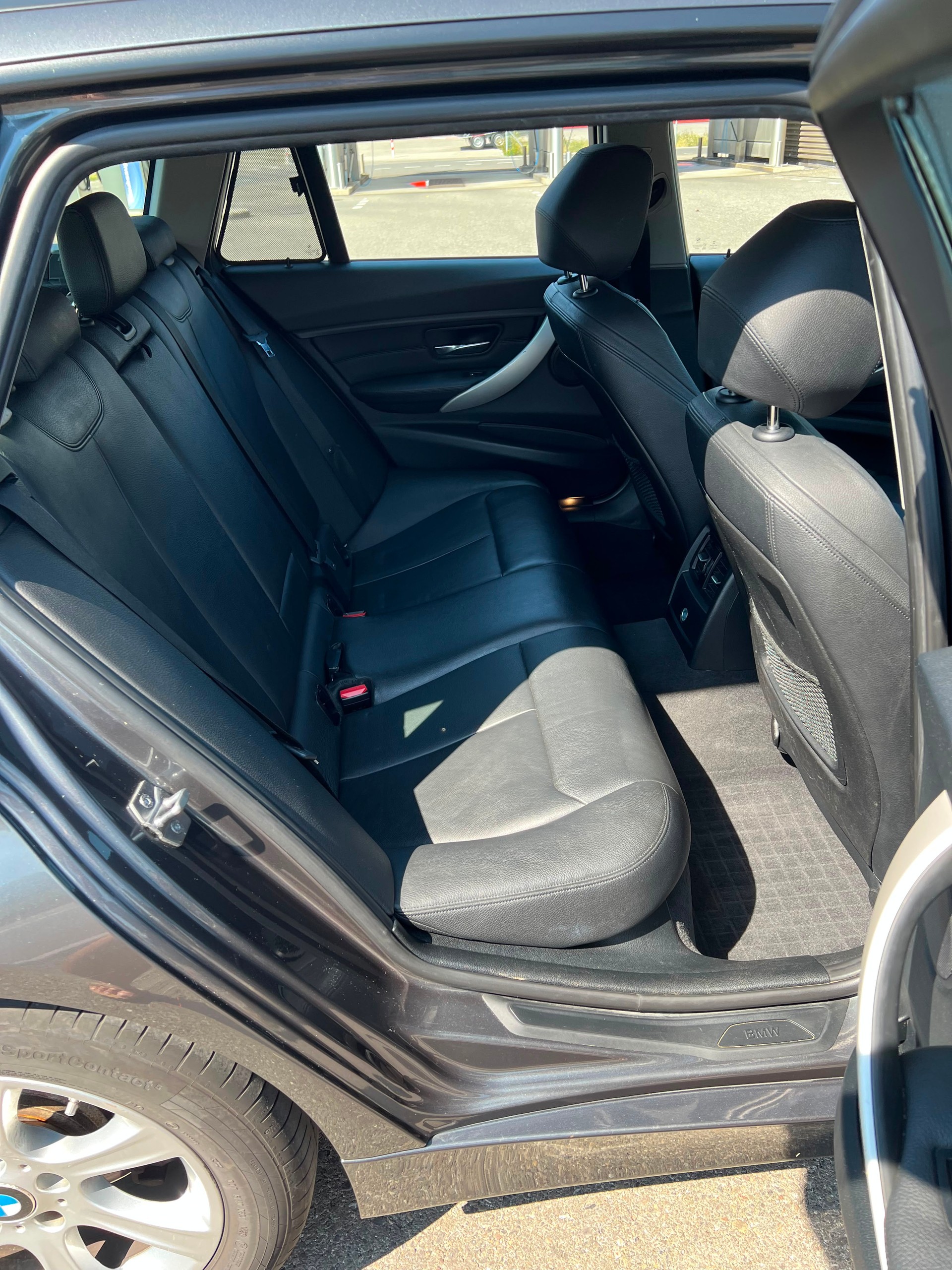BMW 320d xDrive-image-4