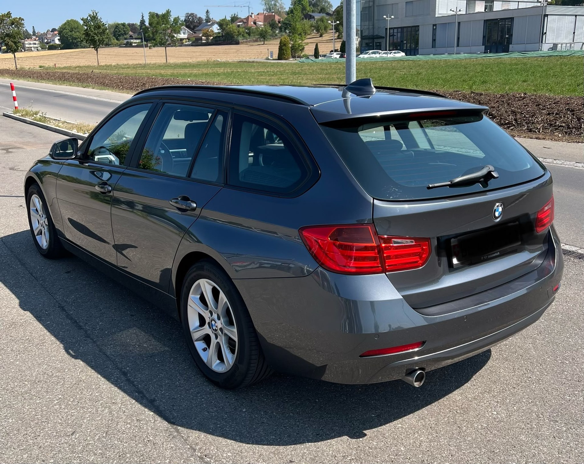 BMW 320d xDrive-image-1