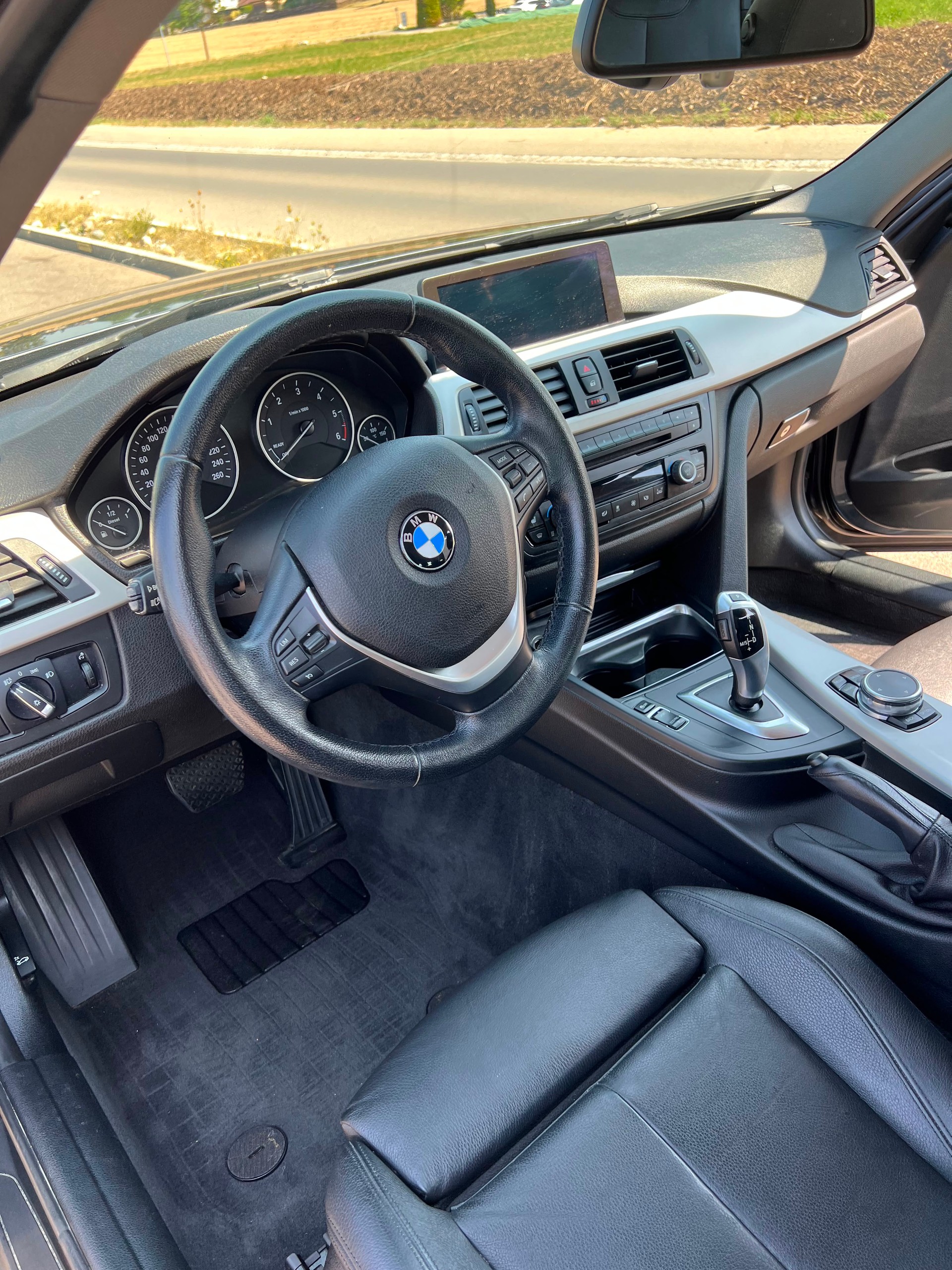 BMW 320d xDrive-image-2