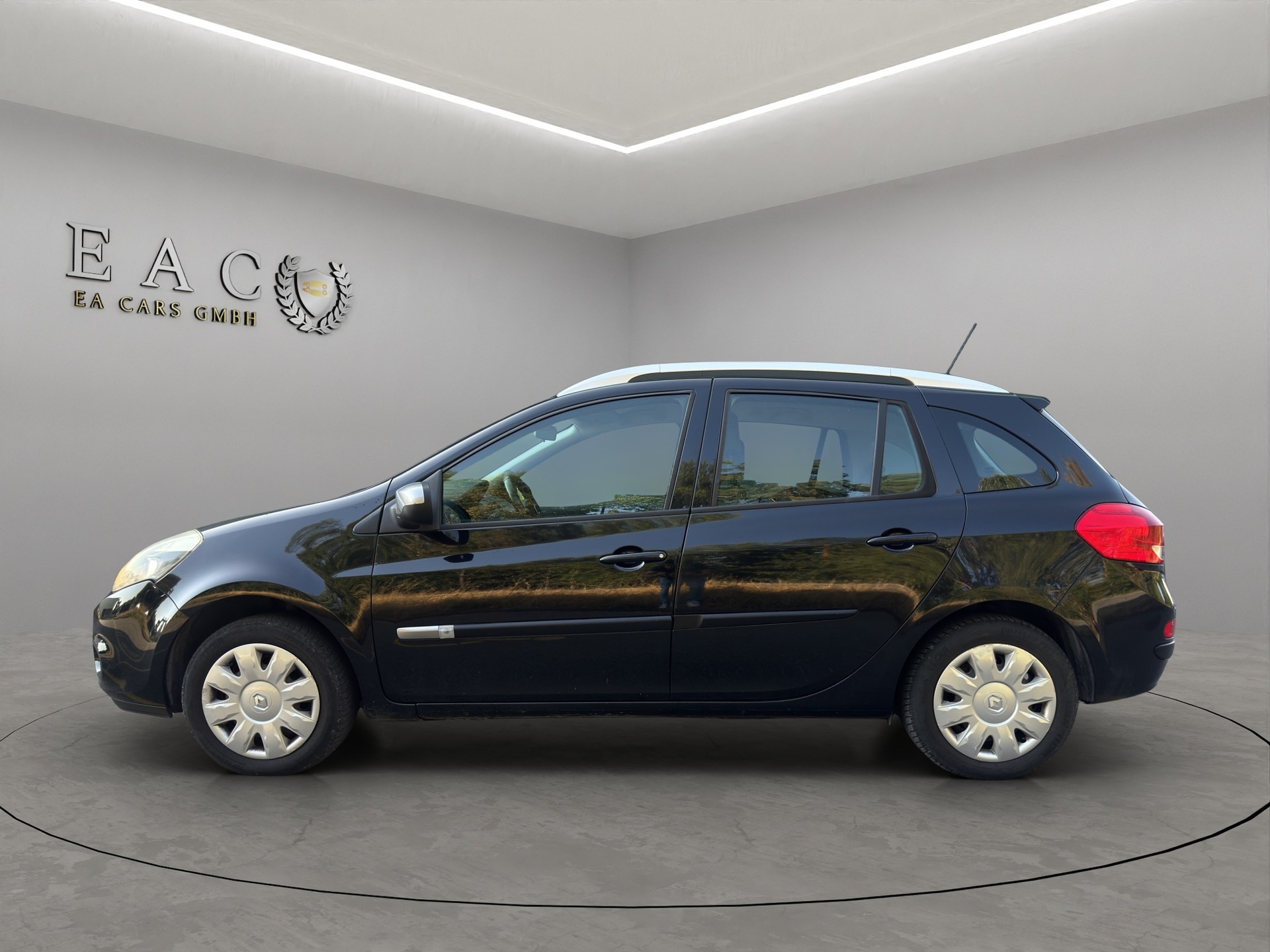 RENAULT Clio Grandtour 1.6 16V Night&Day Automatic-image-1
