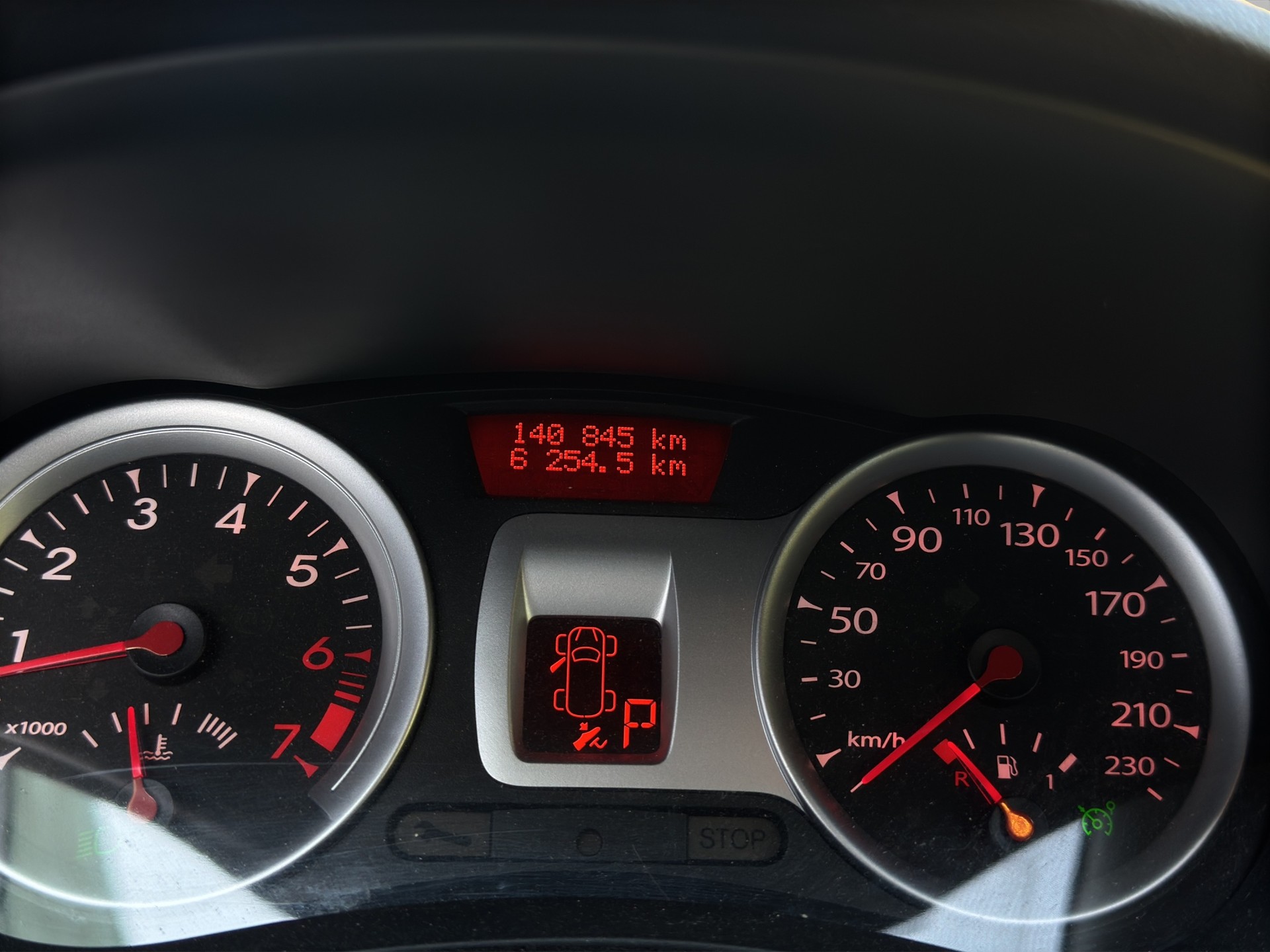 RENAULT Clio Grandtour 1.6 16V Night&Day Automatic-image-9