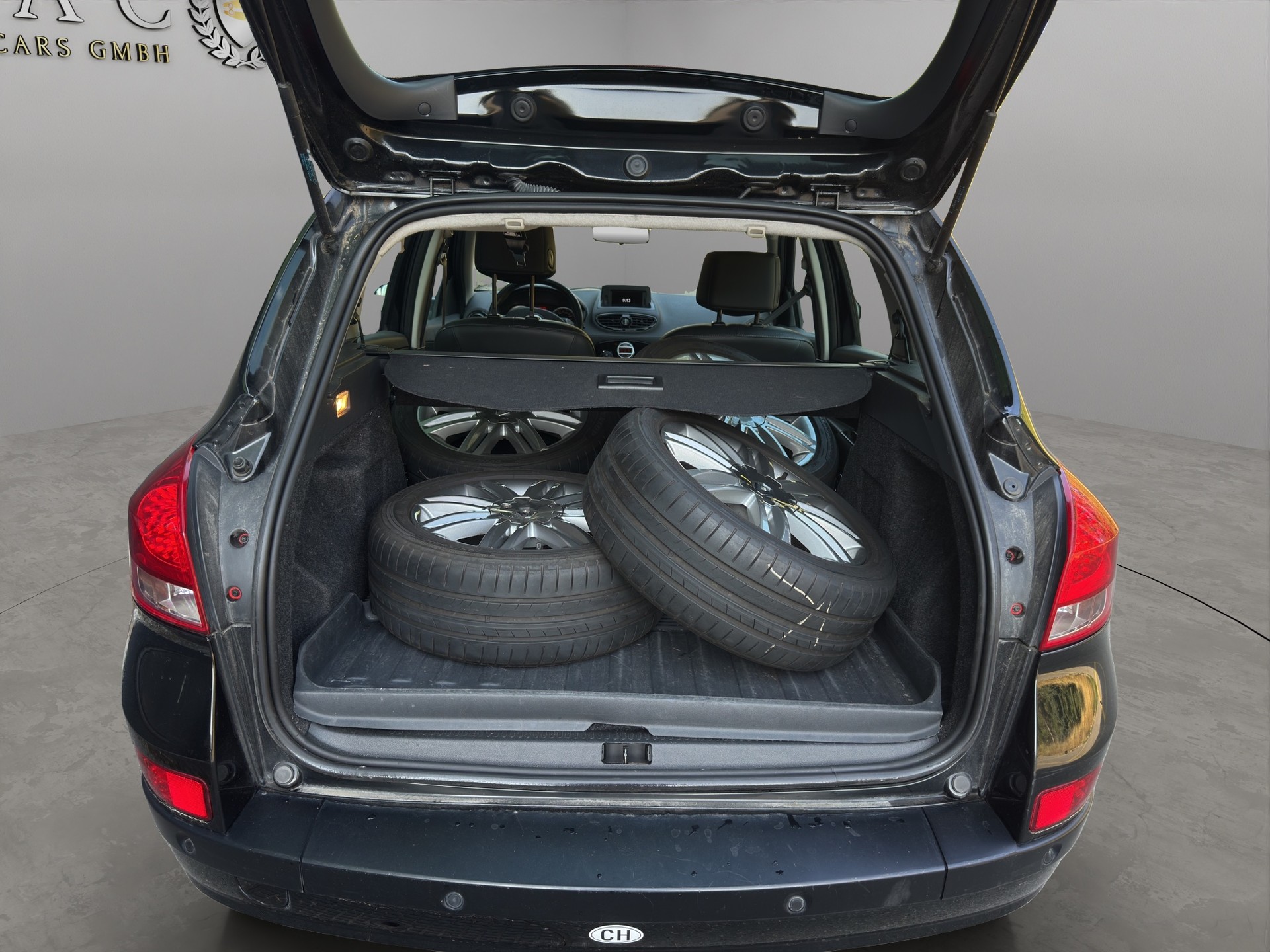 RENAULT Clio Grandtour 1.6 16V Night&Day Automatic-image-12