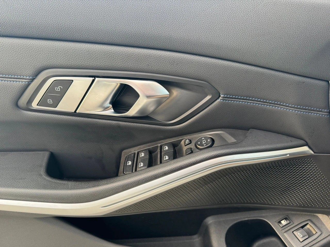 BMW 330e Touring Steptronic M Sport Pro-image-15