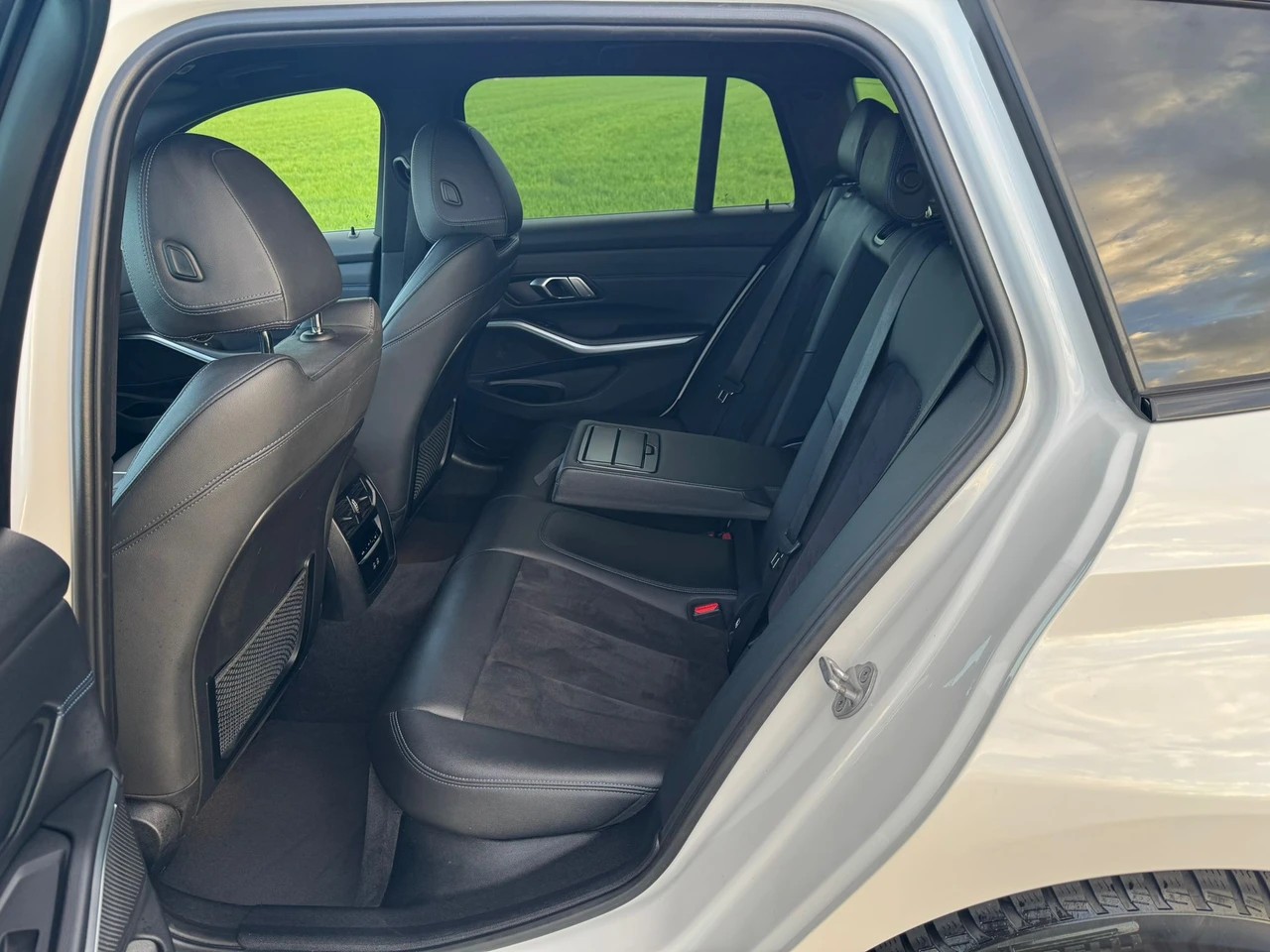 BMW 330e Touring Steptronic M Sport Pro-image-7