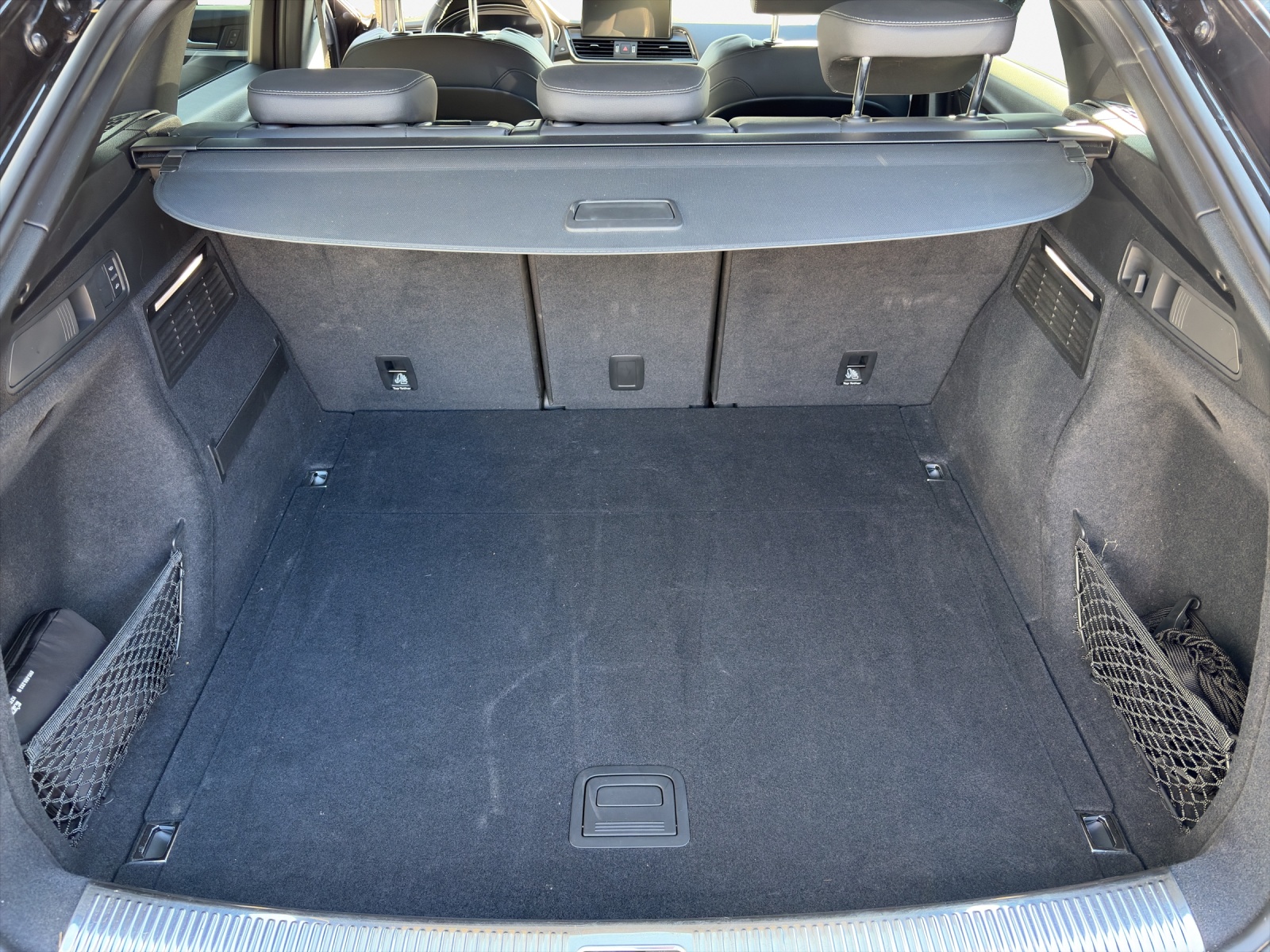 AUDI Q5 Sportback 40 TDI Blackedition quattro S-tronic-image-12