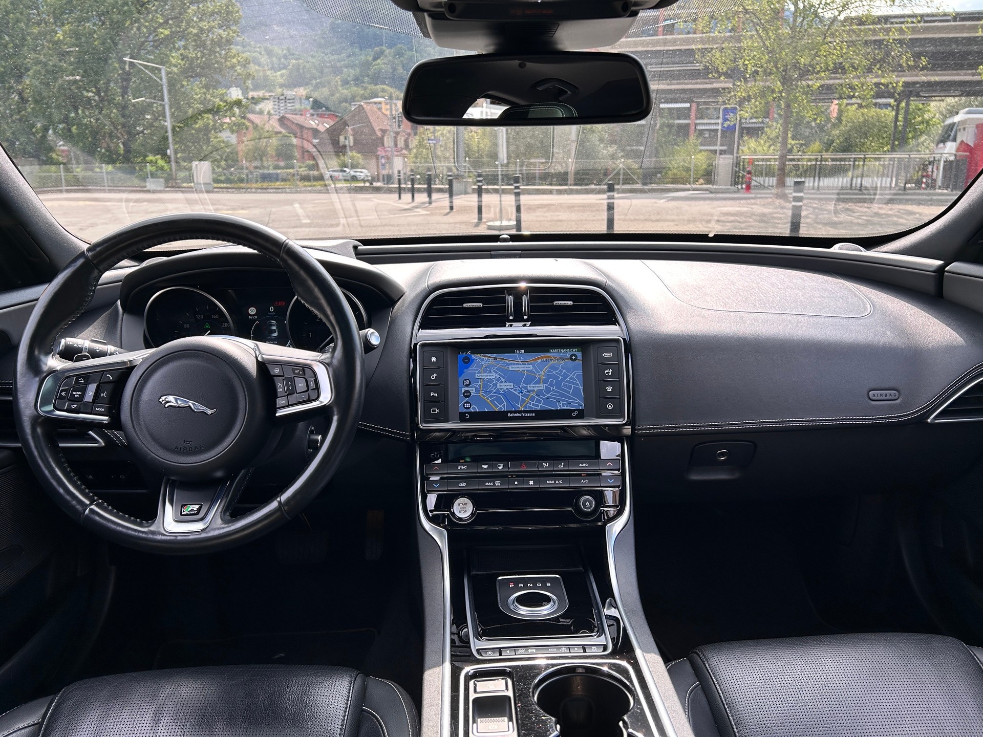 JAGUAR HSE AWD-image-12