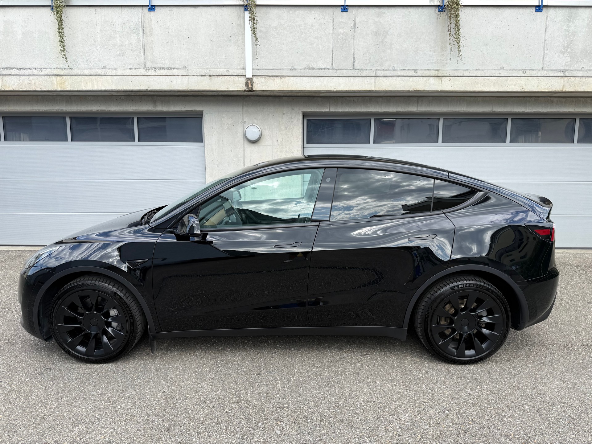 TESLA Model Y Long Range-image-6