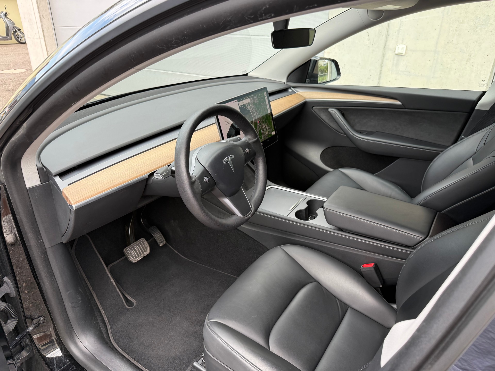 TESLA Model Y Long Range-image-8
