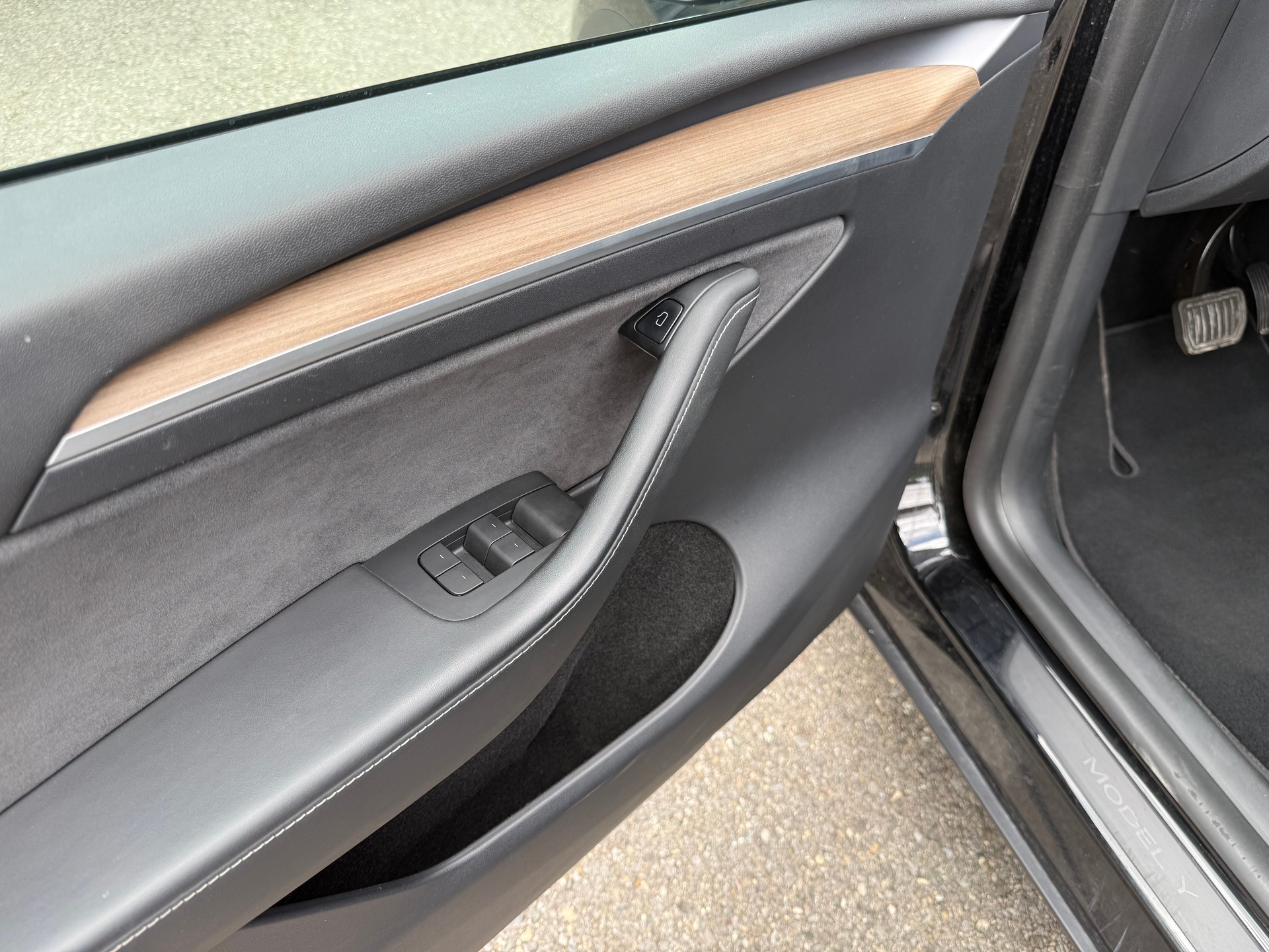 TESLA Model Y Long Range-image-23