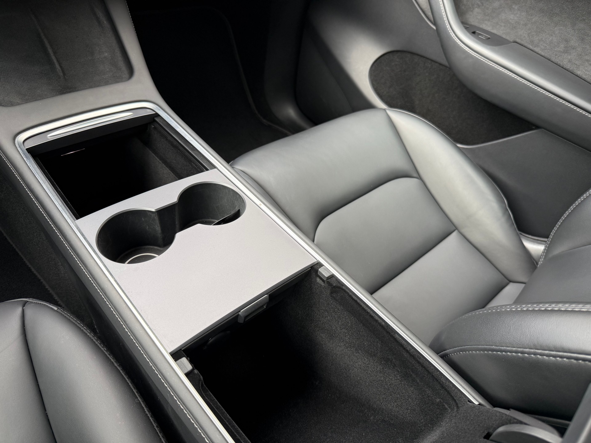 TESLA Model Y Long Range-image-21