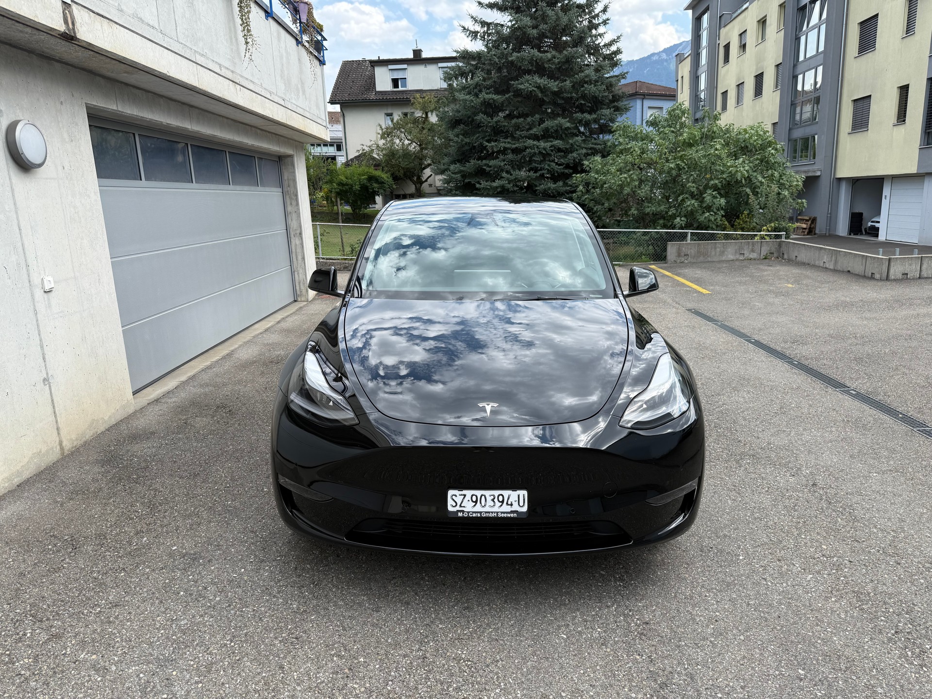 TESLA Model Y Long Range-image-1