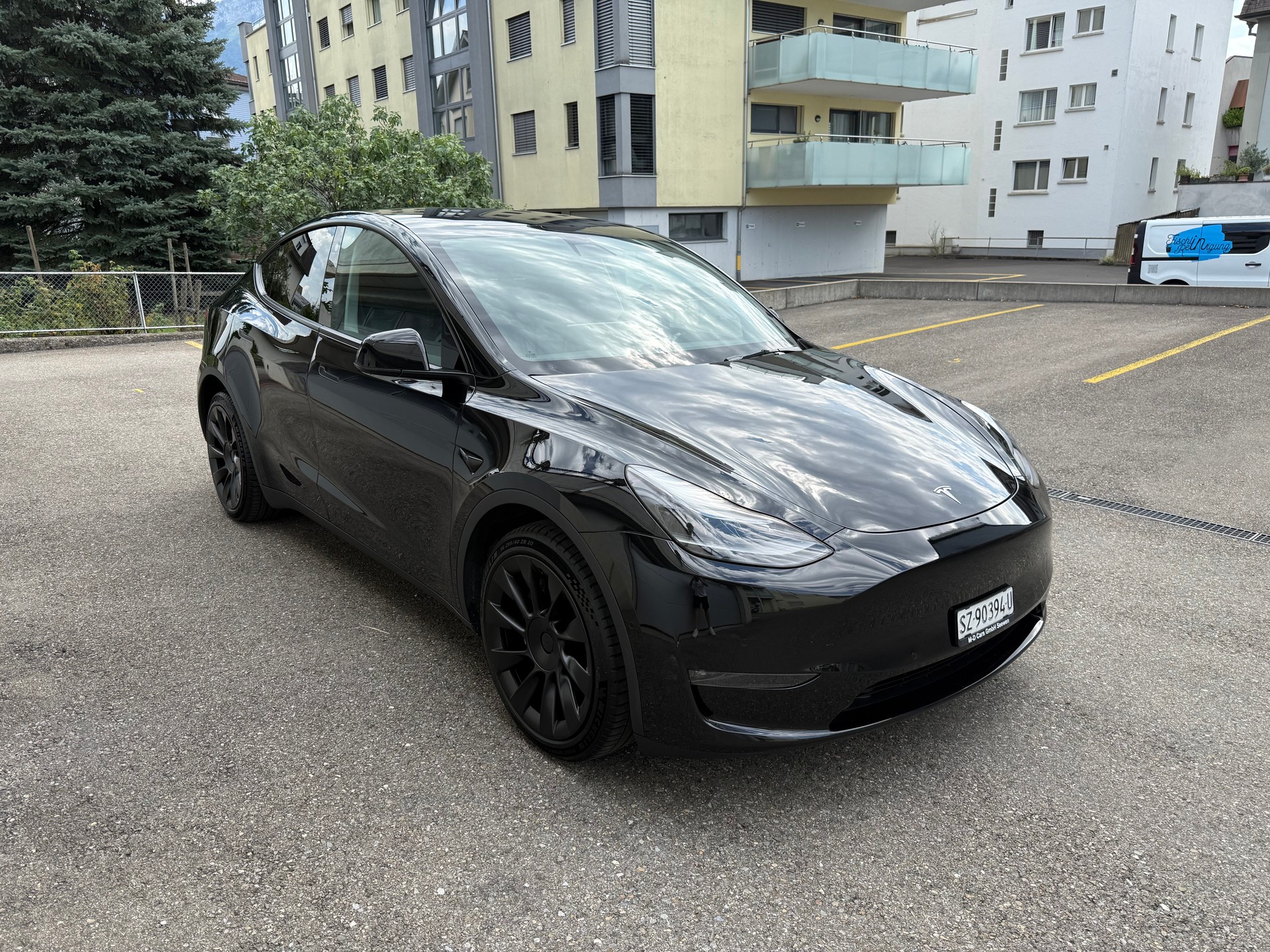 TESLA Model Y Long Range-image-2