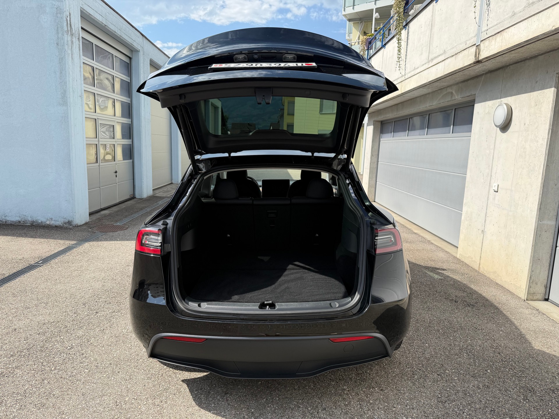 TESLA Model Y Long Range-image-26