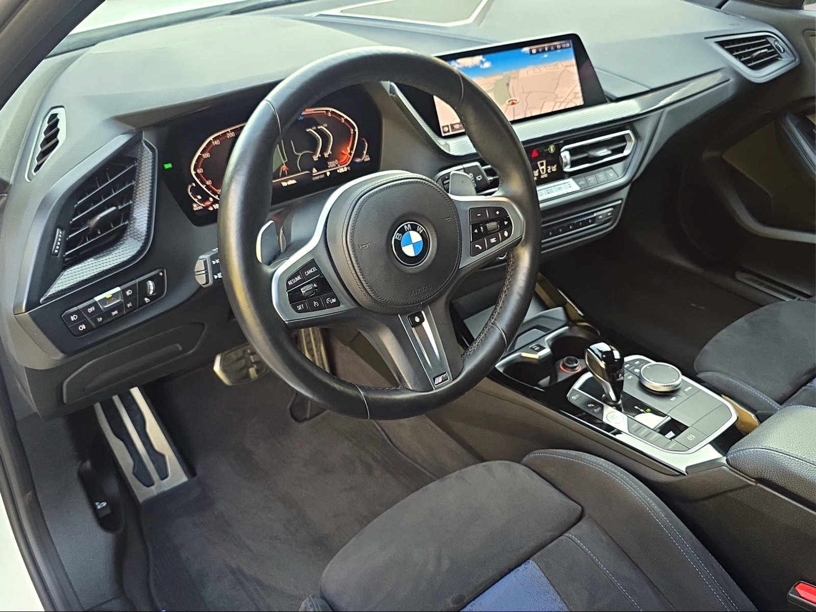BMW 120d xDrive Steptronic M Sport-image-11