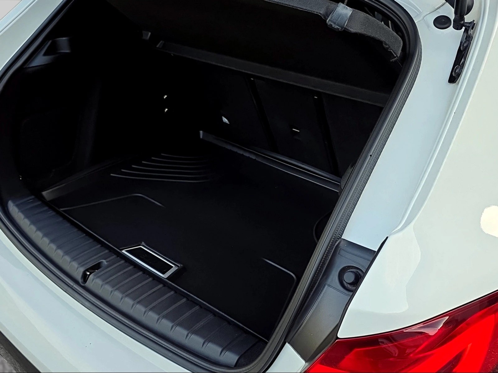 BMW 120d xDrive Steptronic M Sport-image-9
