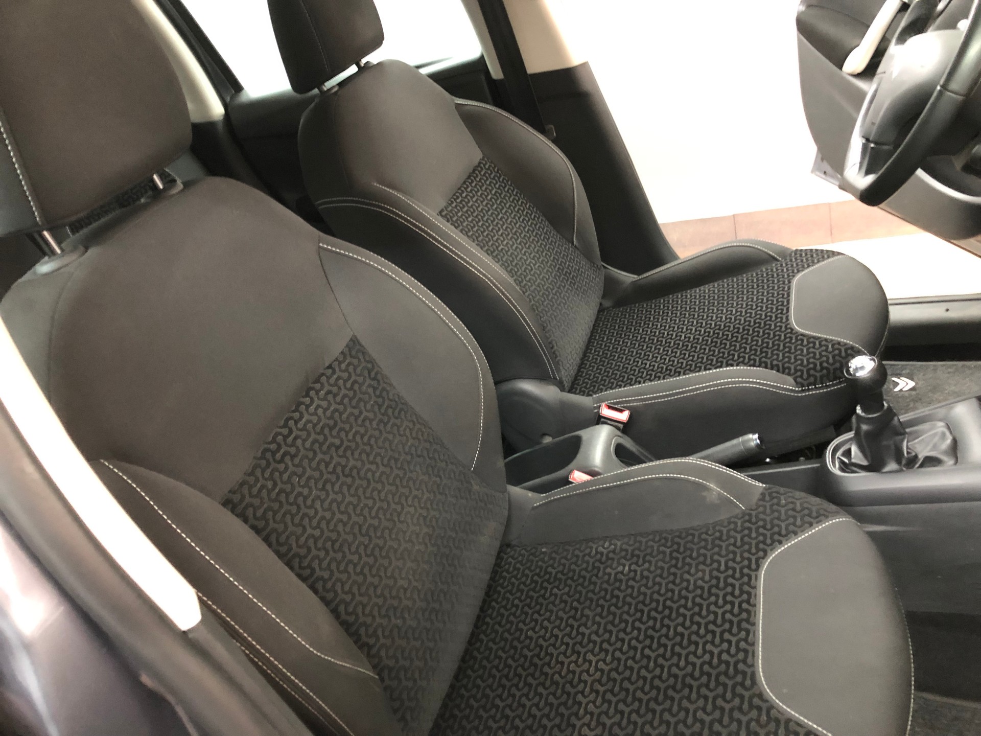 CITROEN C3 1.4i 16V Chic-image-8