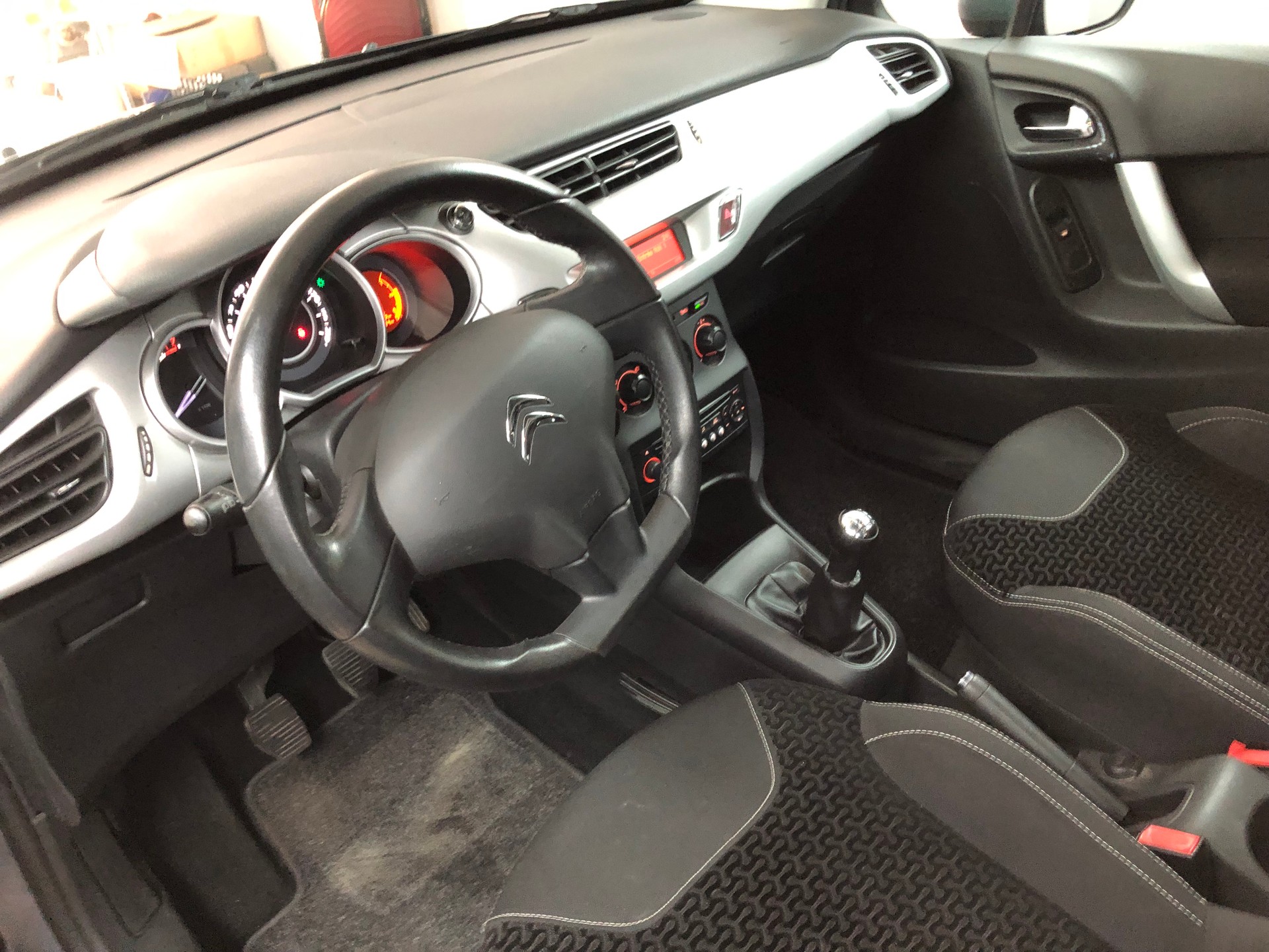 CITROEN C3 1.4i 16V Chic-image-7