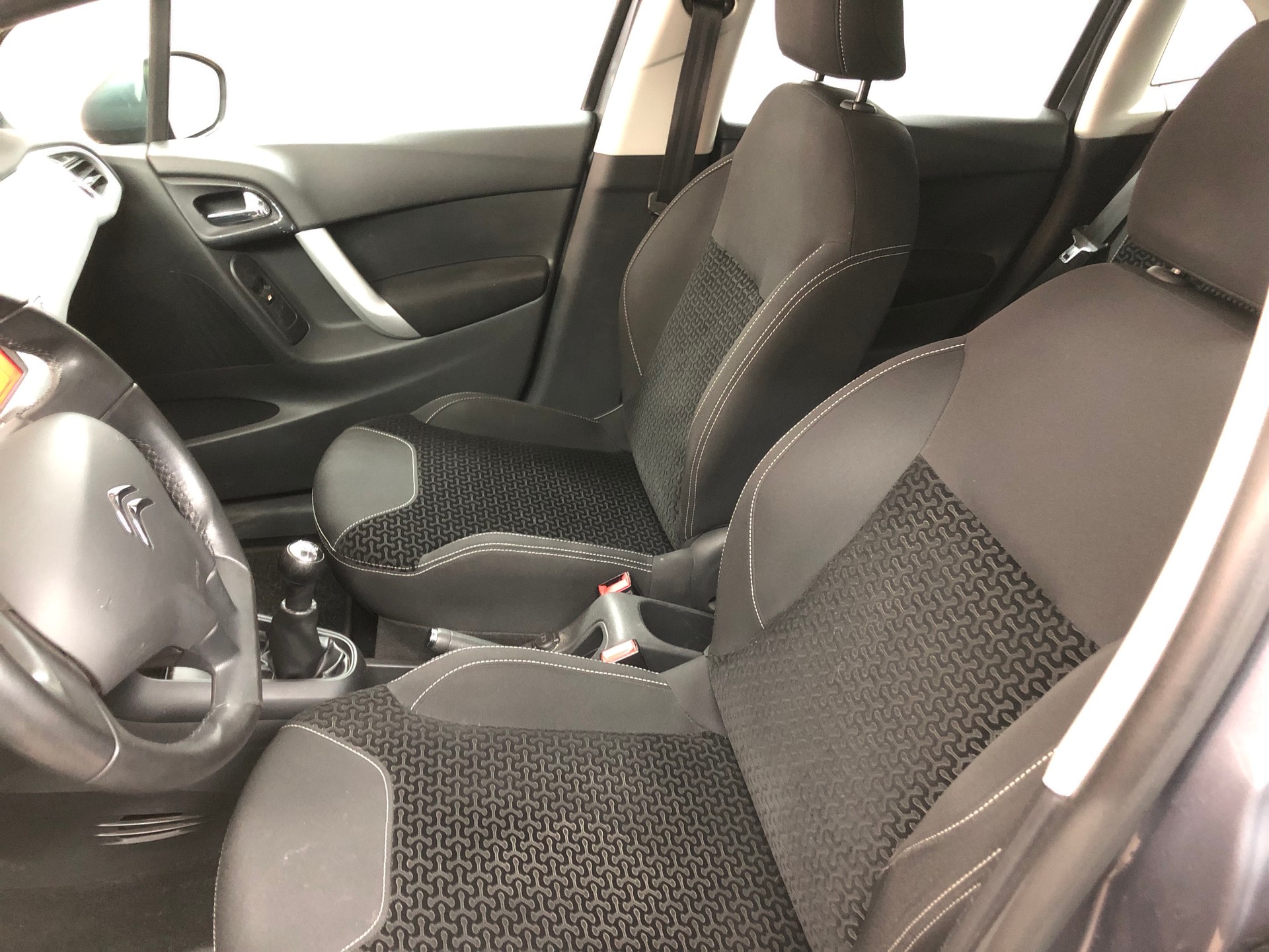 CITROEN C3 1.4i 16V Chic-image-6