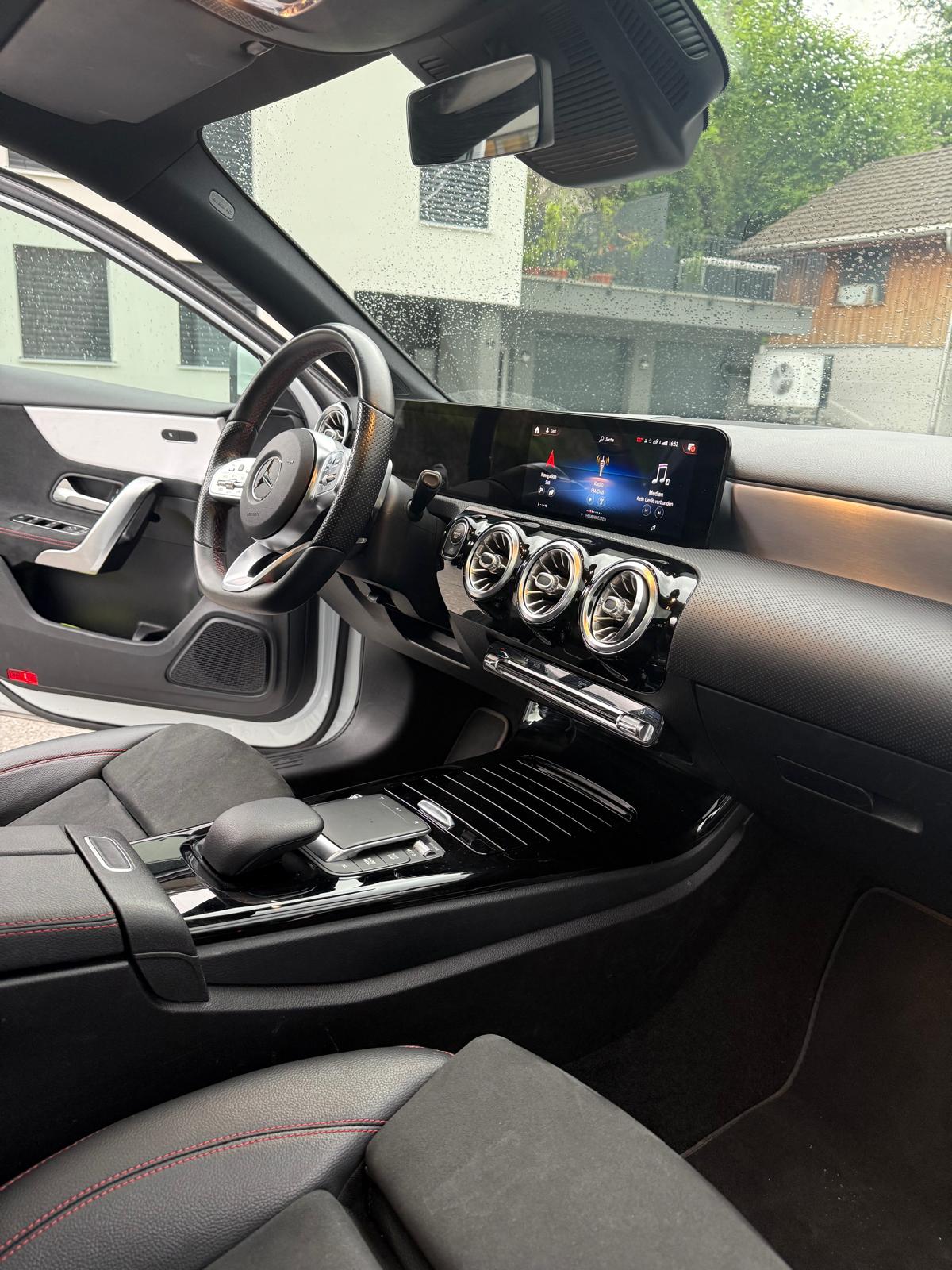 MERCEDES-BENZ A 220 AMG Line 4m-image-3