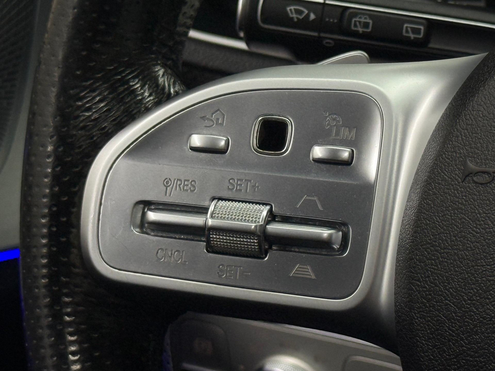 MERCEDES-BENZ GLE 450 4Matic AMG Line 9G-Tronic-image-14
