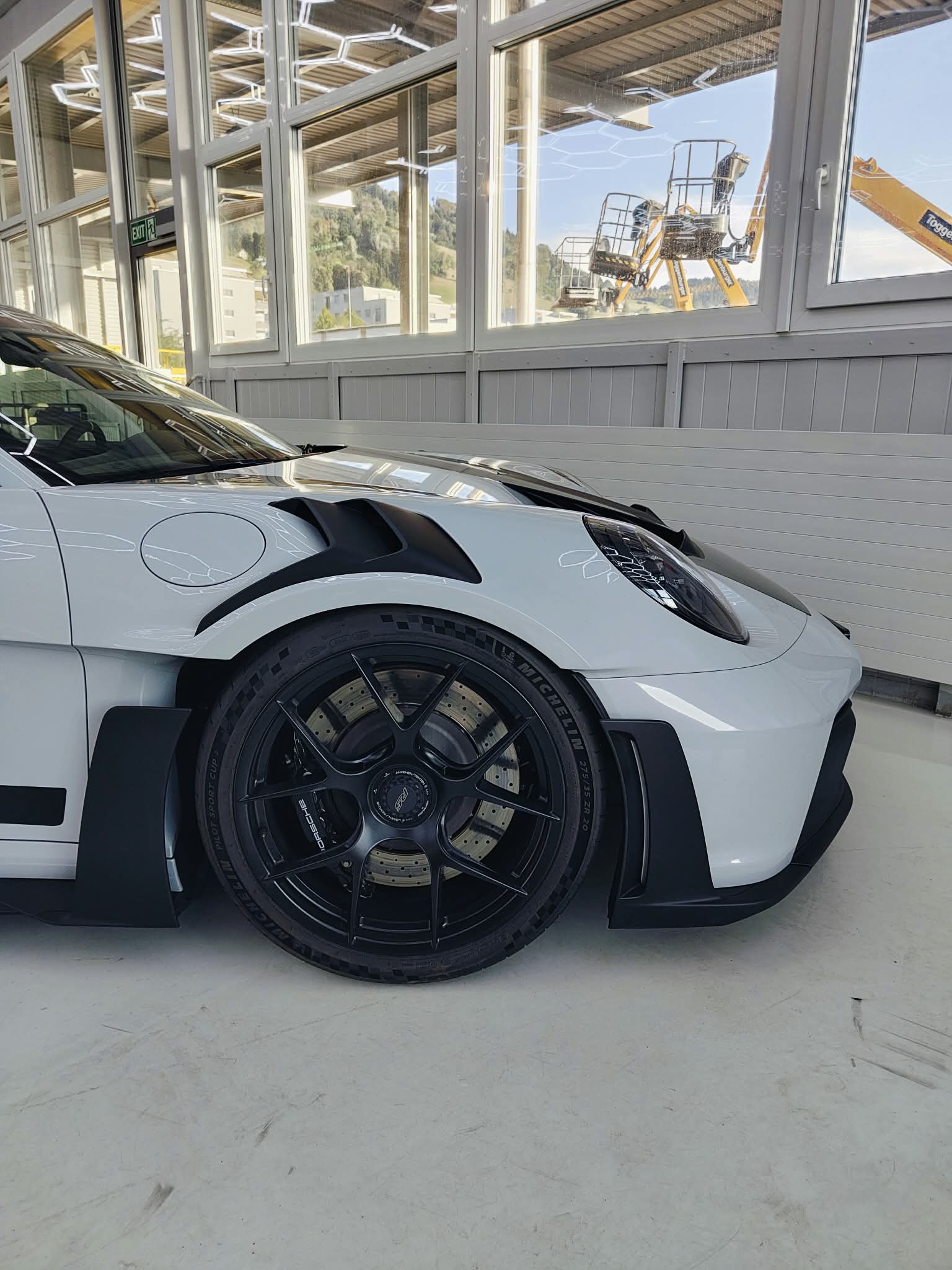 PORSCHE 911 GT3 RS-image-8