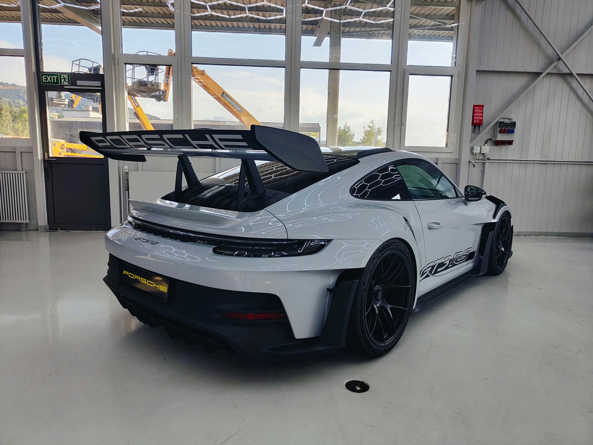 PORSCHE 911 GT3 RS-image-3