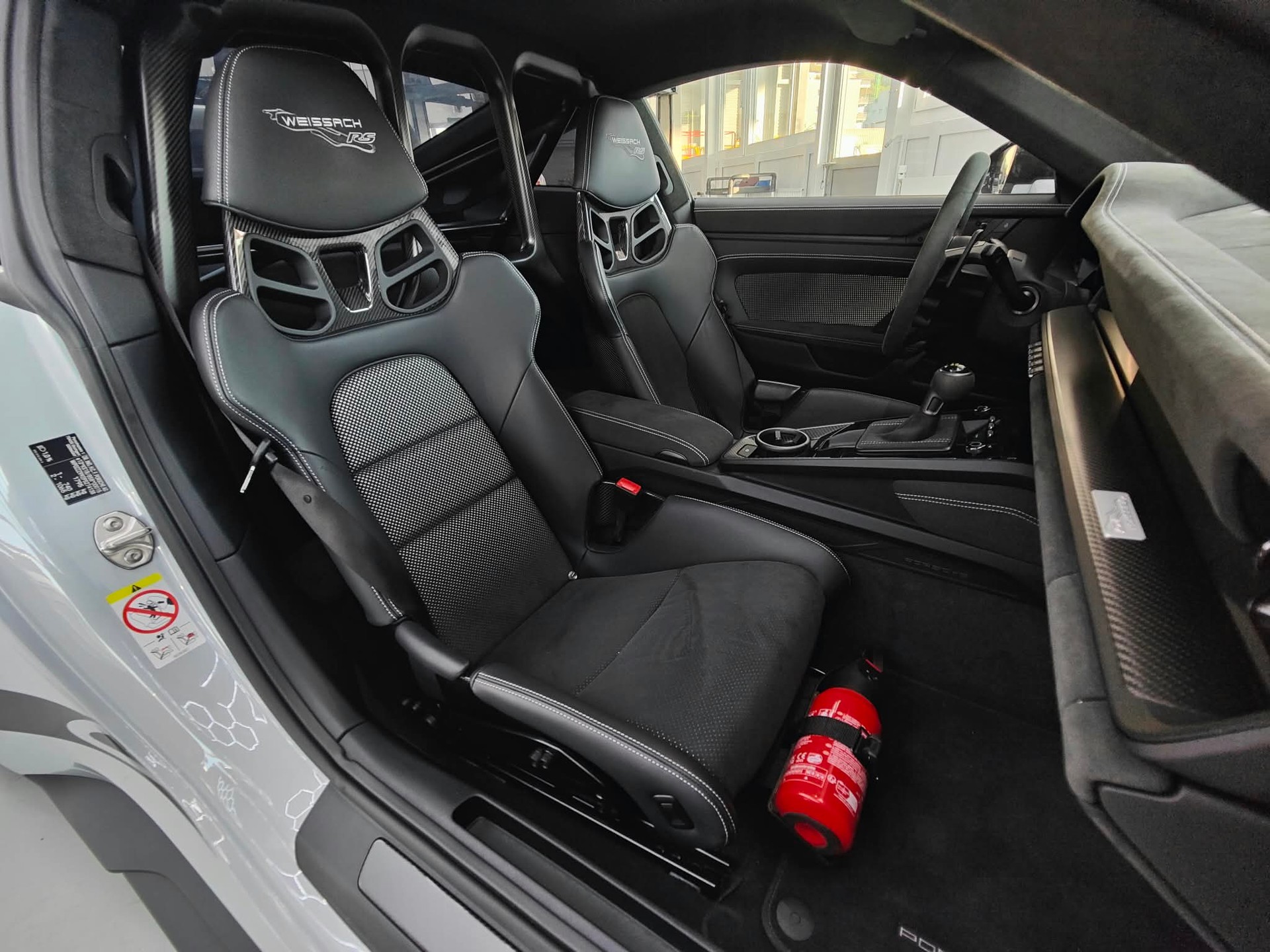 PORSCHE 911 GT3 RS-image-10