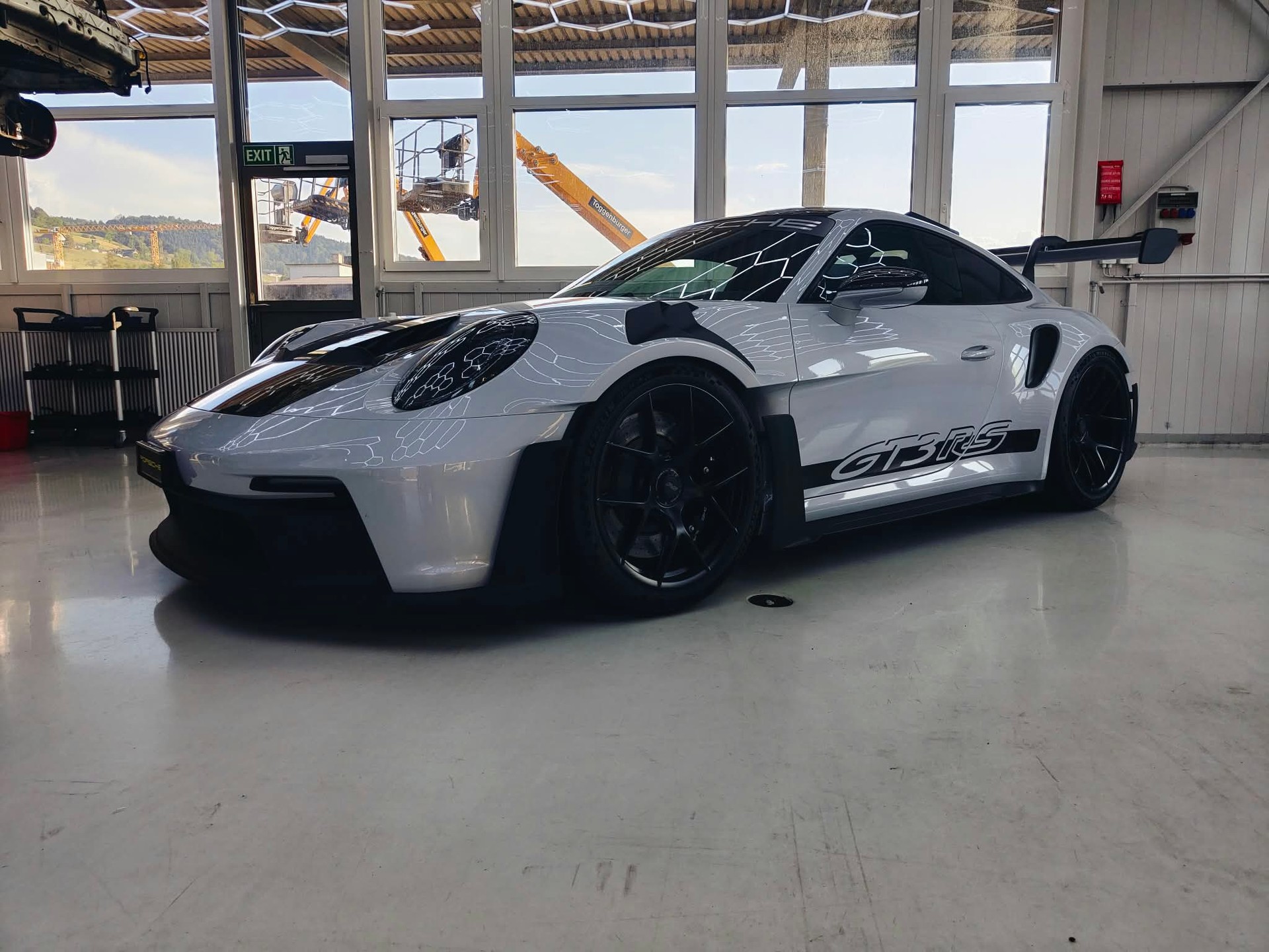 PORSCHE 911 GT3 RS-image-1