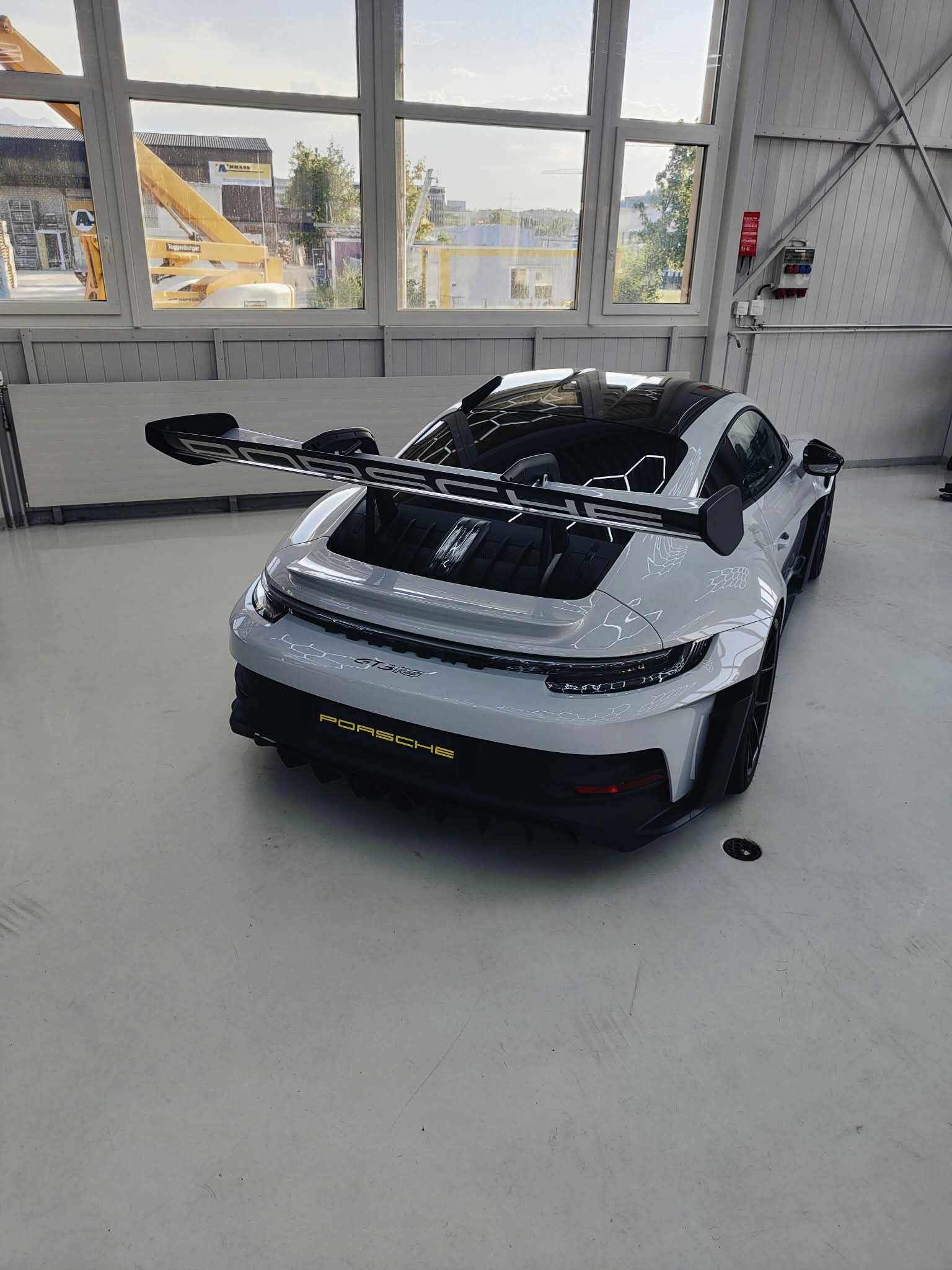 PORSCHE 911 GT3 RS-image-6