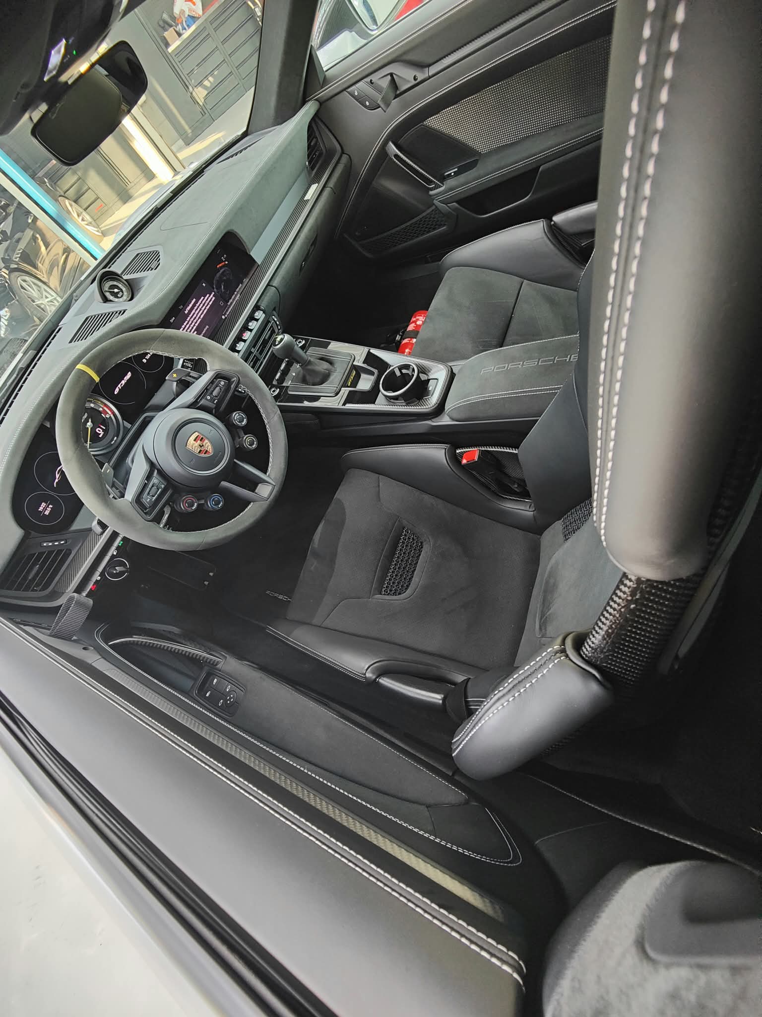 PORSCHE 911 GT3 RS-image-12