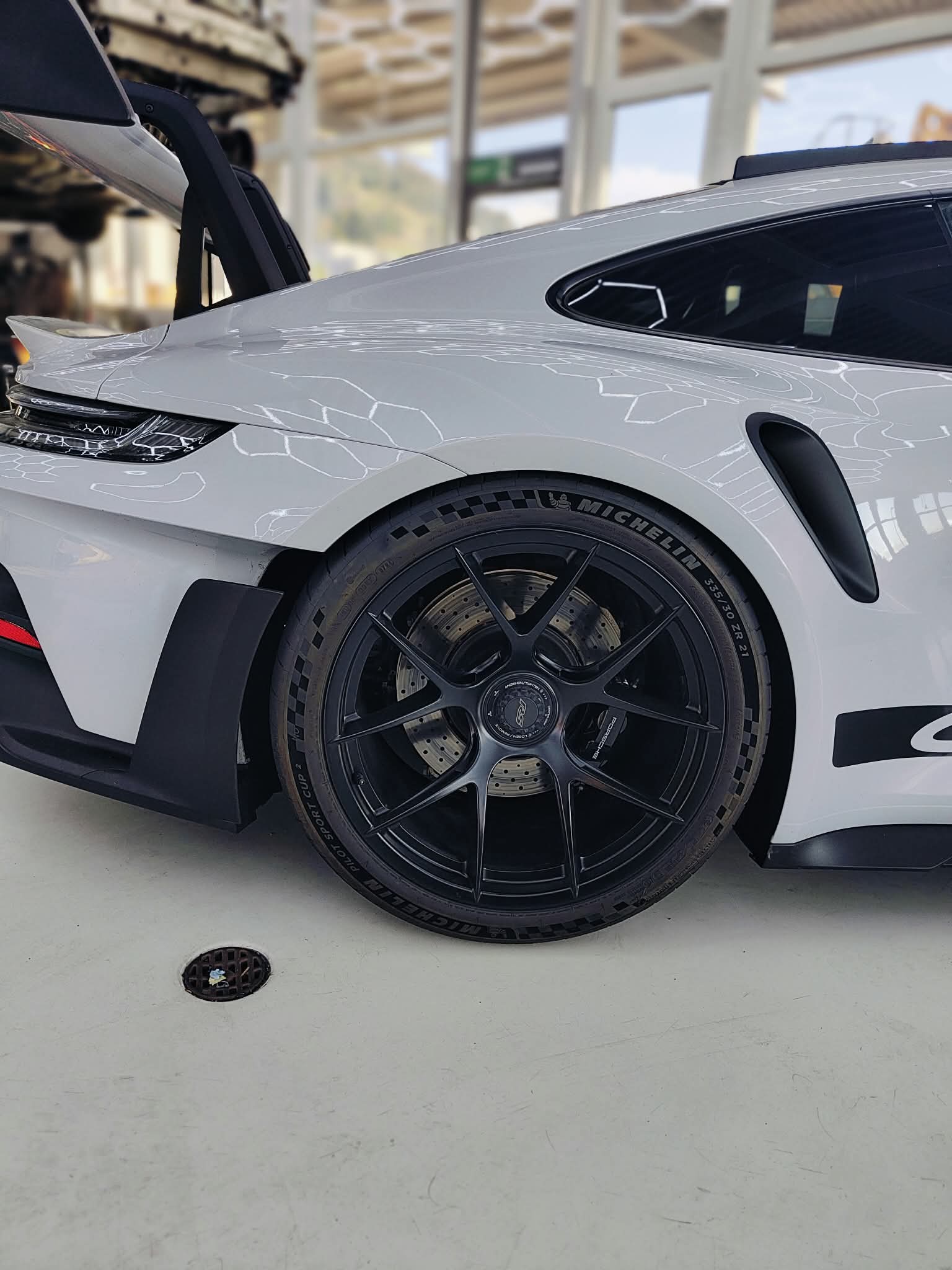PORSCHE 911 GT3 RS-image-7