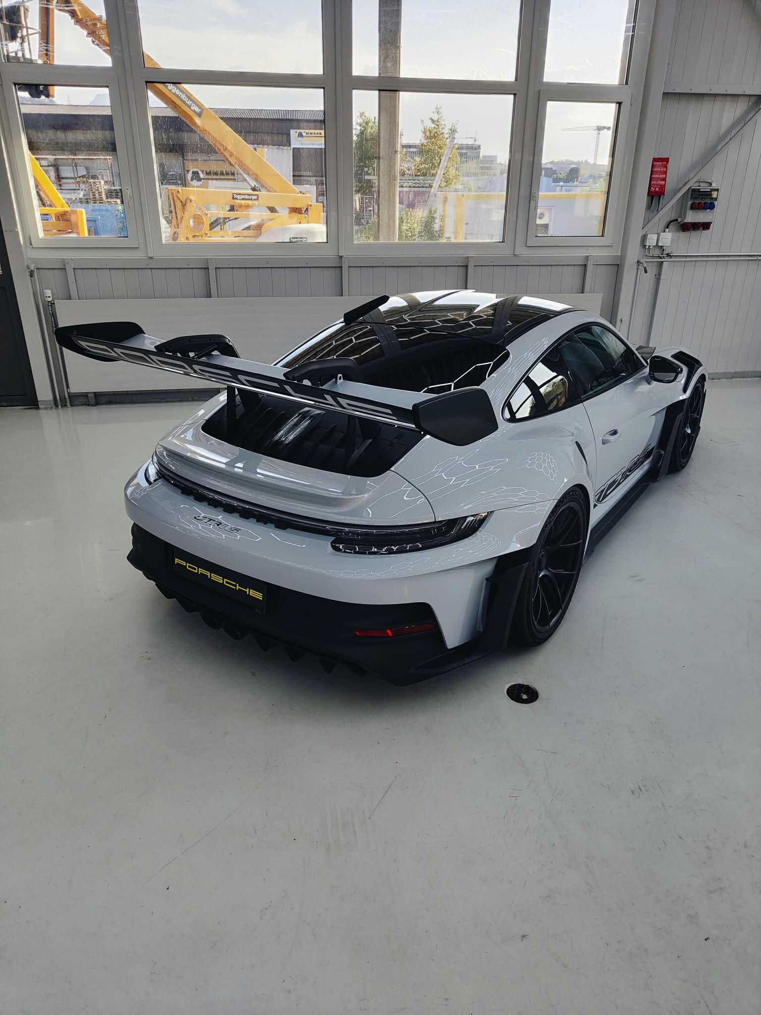 PORSCHE 911 GT3 RS-image-4