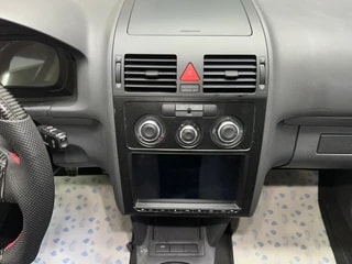 VW Touran 1.9 TDI-image-10