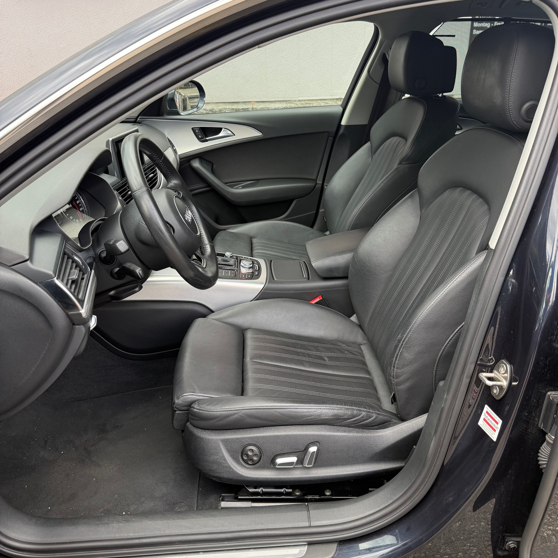 AUDI A6 Avant 2.0 TDI S-tronic *S-LINE*-image-9