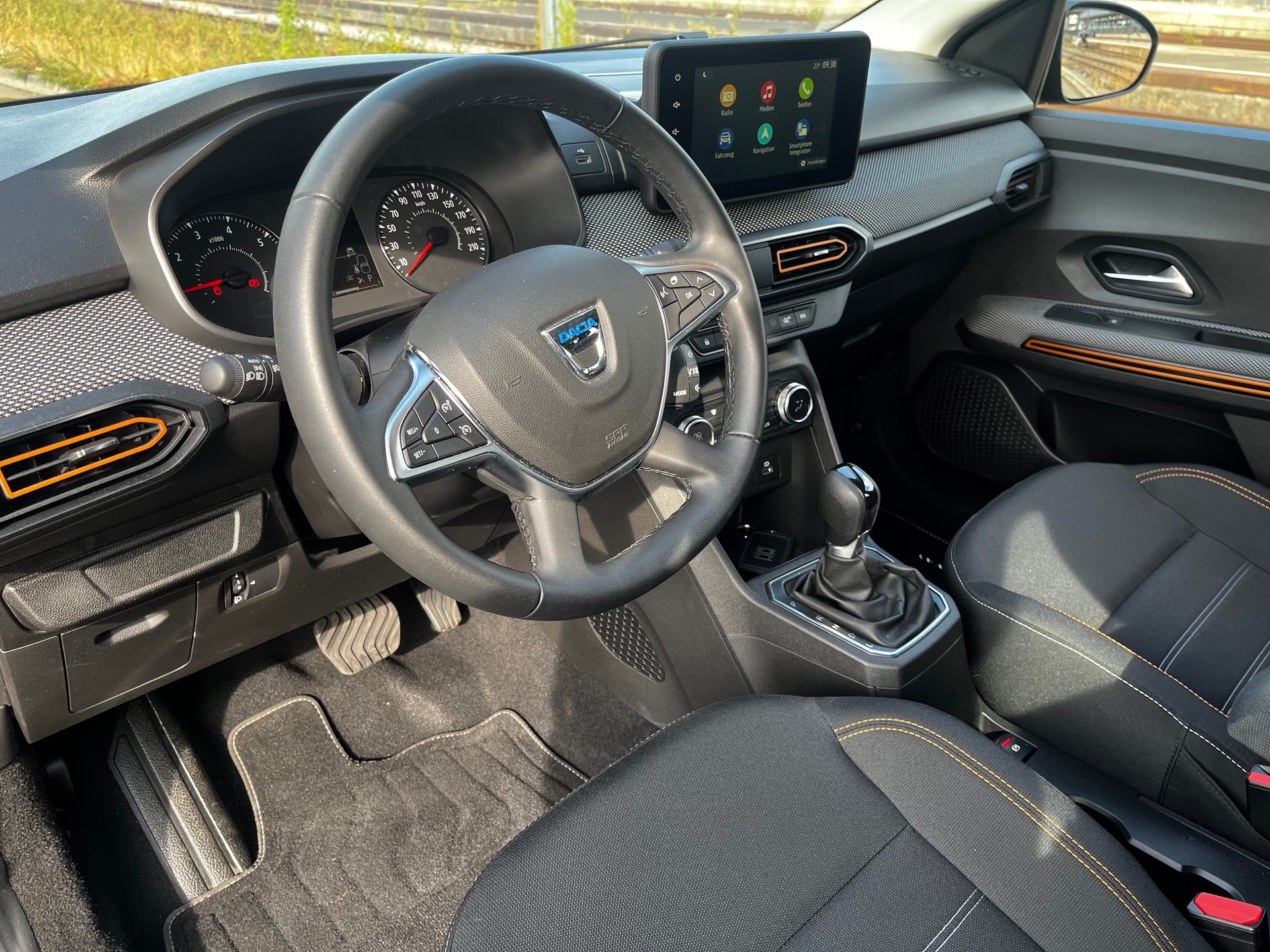 DACIA Sandero Stepway TCe 90 Comfort CVT-image-10