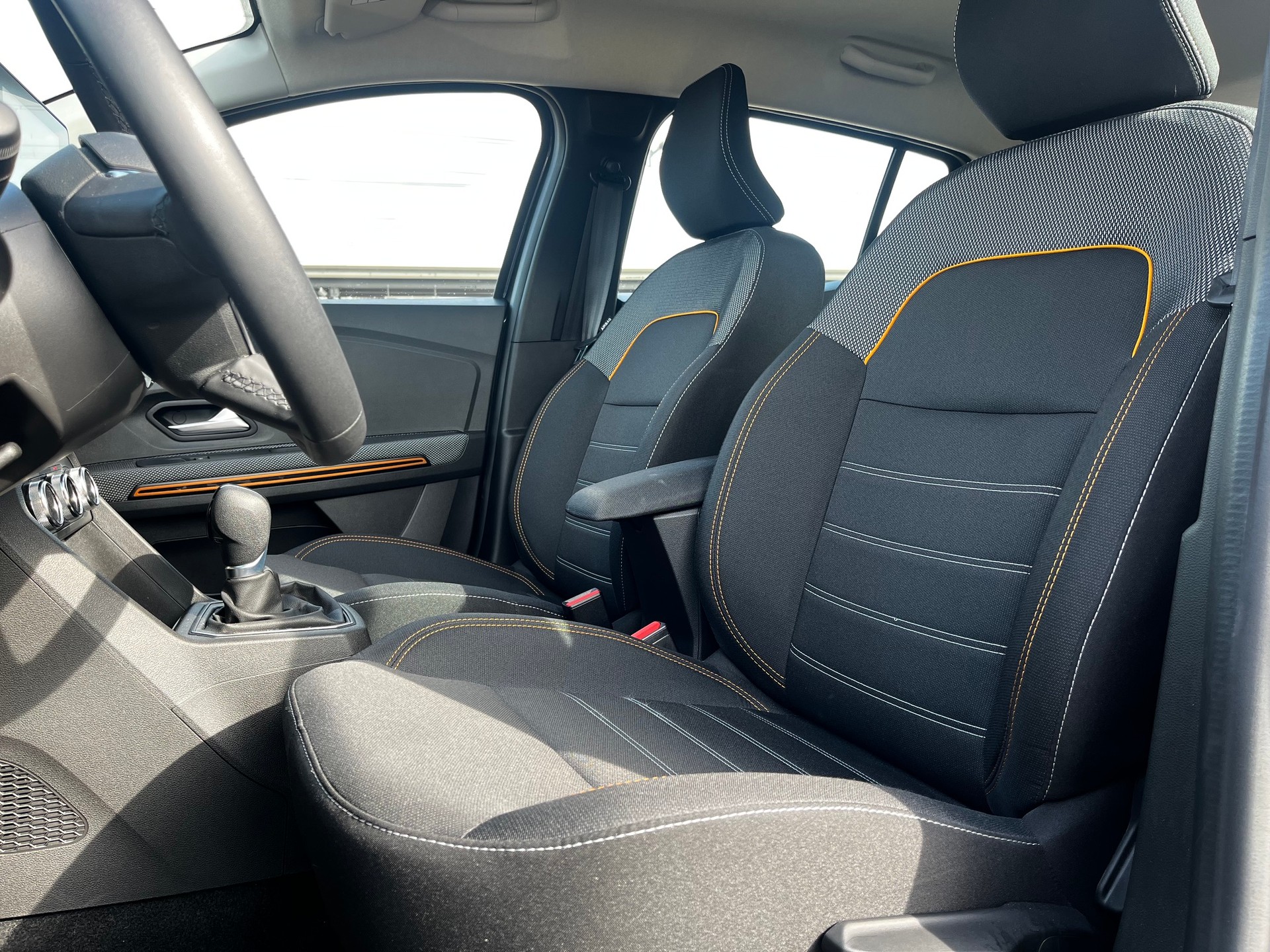 DACIA Sandero Stepway TCe 90 Comfort CVT-image-9