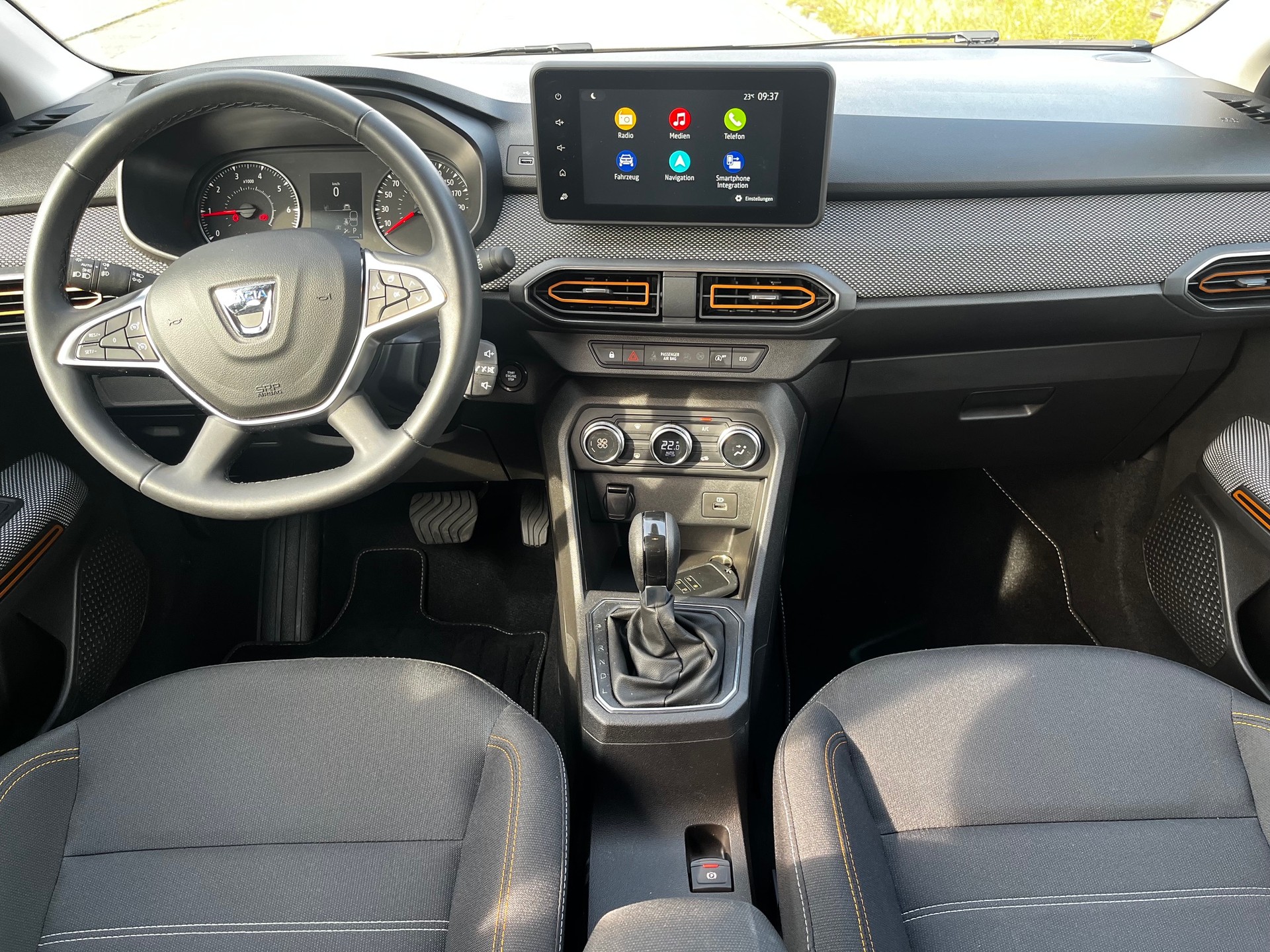 DACIA Sandero Stepway TCe 90 Comfort CVT-image-8