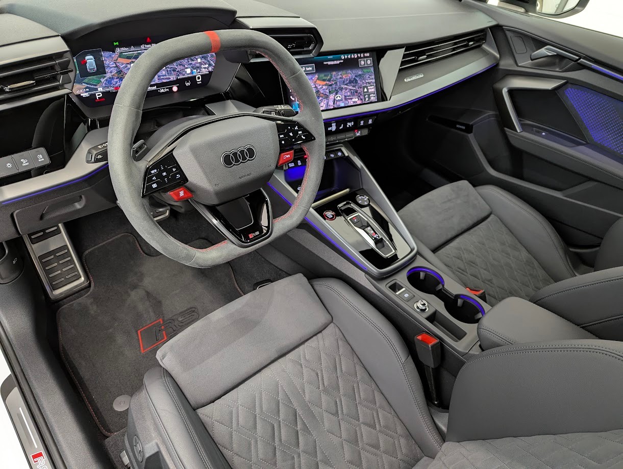 AUDI RS3 Sportback 2.5 TFSI quattro S-Tronic*FACELIFT 5J GAR ALL-BLACK SPORT-AGA NAVI+ CAM SONOS DESIGN*-image-7