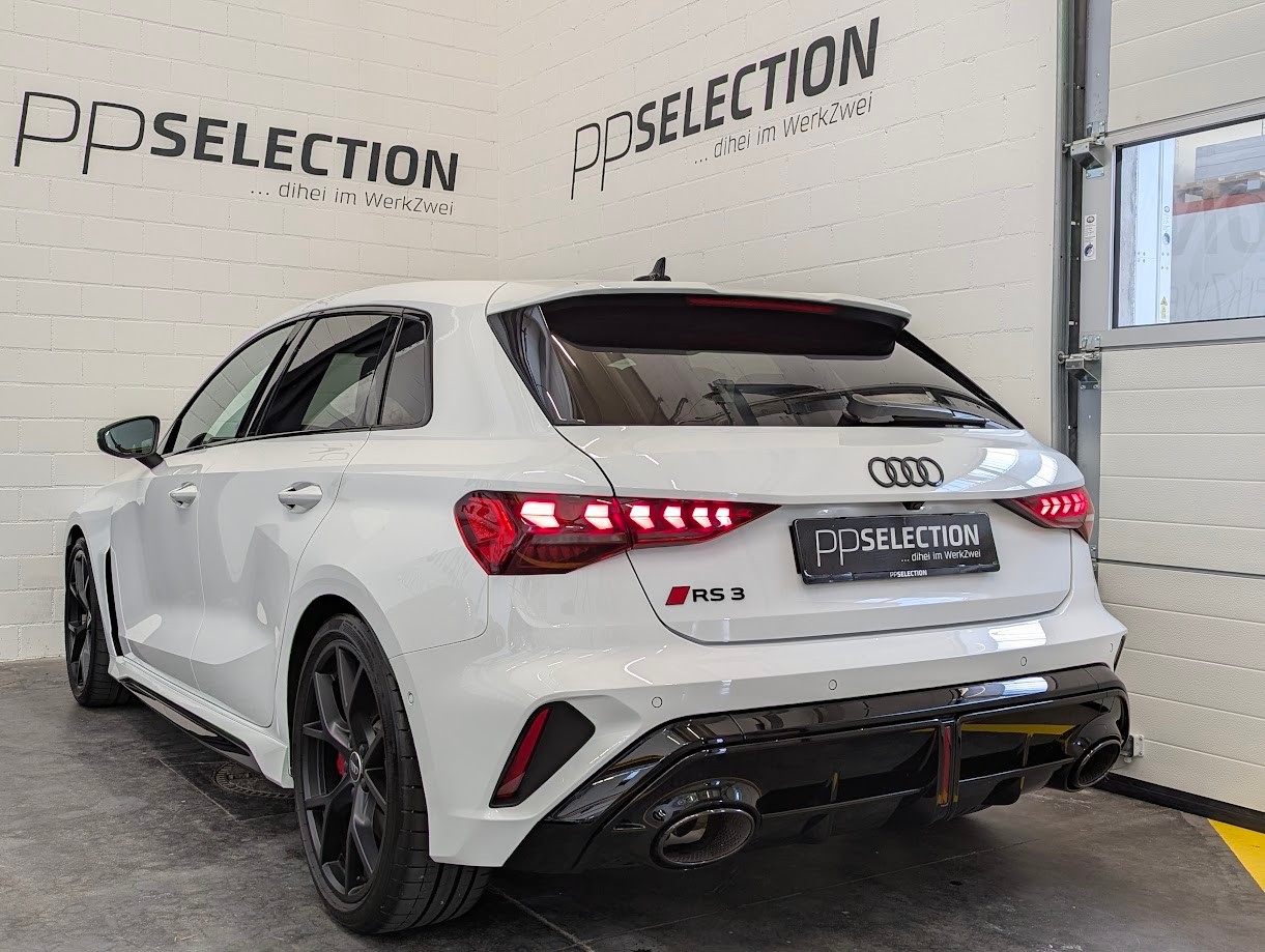 AUDI RS3 Sportback 2.5 TFSI quattro S-Tronic*FACELIFT 5J GAR ALL-BLACK SPORT-AGA NAVI+ CAM SONOS DESIGN*-image-31