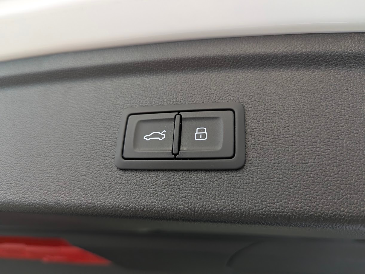 AUDI RS3 Sportback 2.5 TFSI quattro S-Tronic*FACELIFT 5J GAR ALL-BLACK SPORT-AGA NAVI+ CAM SONOS DESIGN*-image-30