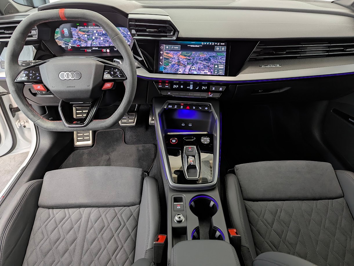 AUDI RS3 Sportback 2.5 TFSI quattro S-Tronic*FACELIFT 5J GAR ALL-BLACK SPORT-AGA NAVI+ CAM SONOS DESIGN*-image-26