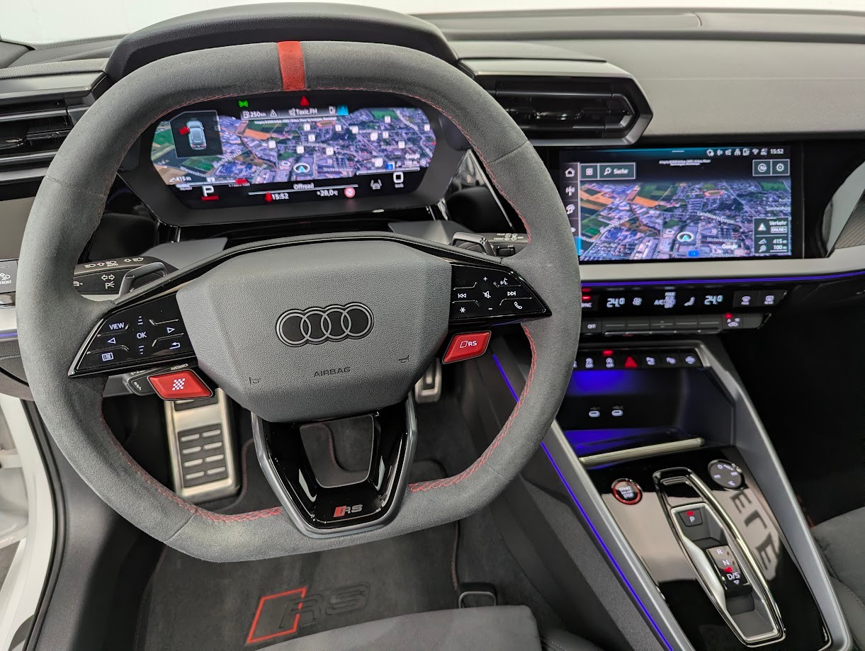 AUDI RS3 Sportback 2.5 TFSI quattro S-Tronic*FACELIFT 5J GAR ALL-BLACK SPORT-AGA NAVI+ CAM SONOS DESIGN*-image-8