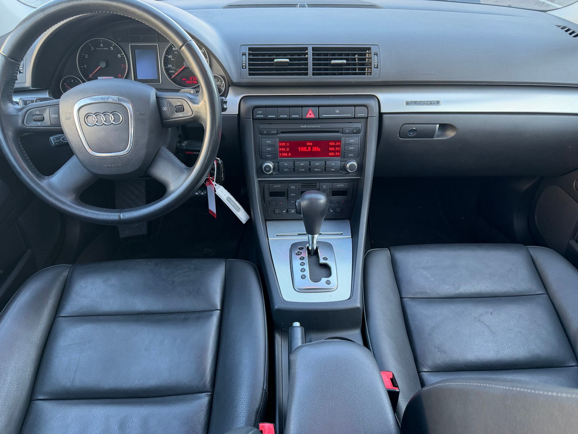 AUDI A4 Limousine 2.0 Turbo FSI quattro-image-10