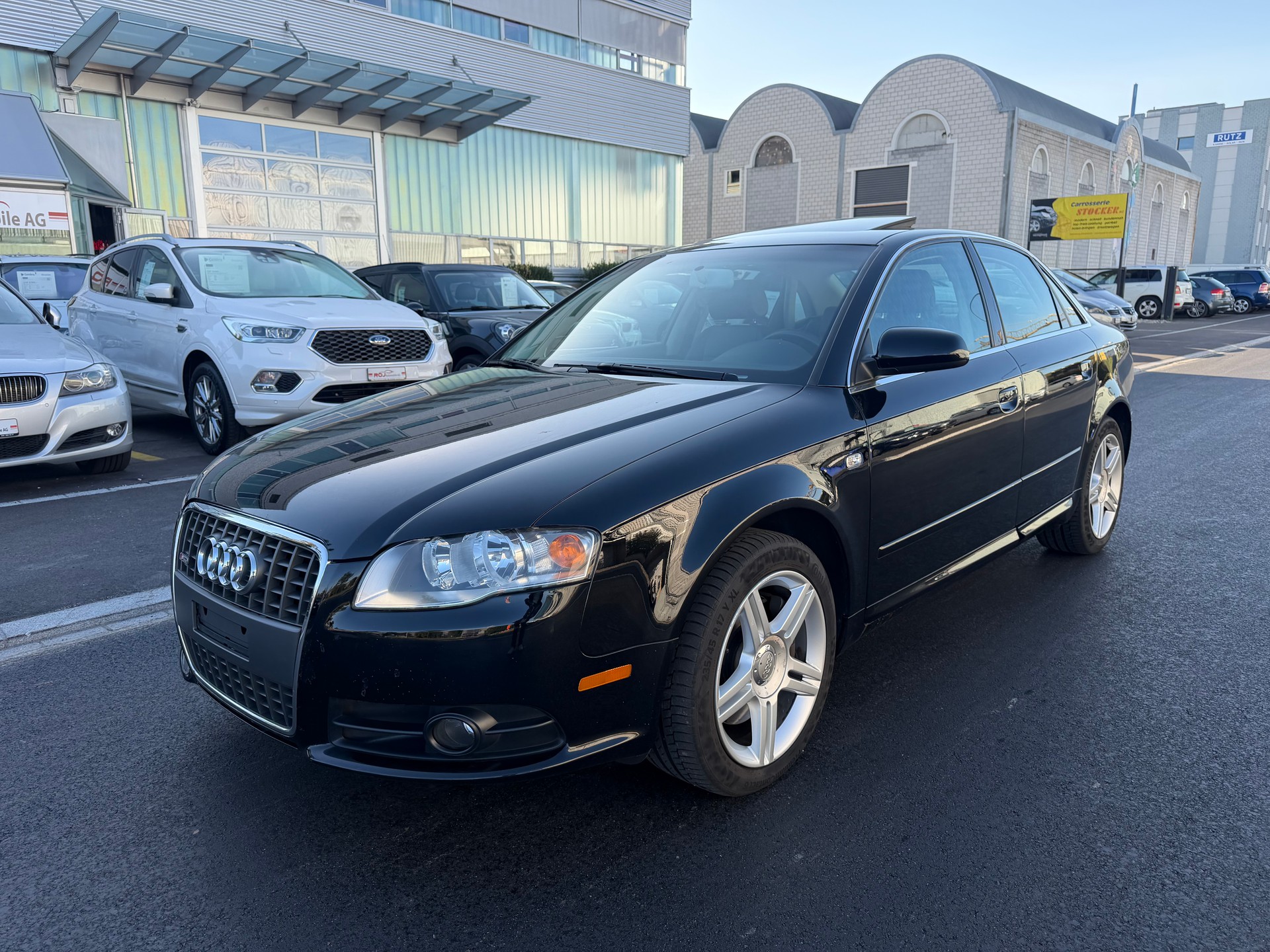AUDI A4 Limousine 2.0 Turbo FSI quattro-image-1