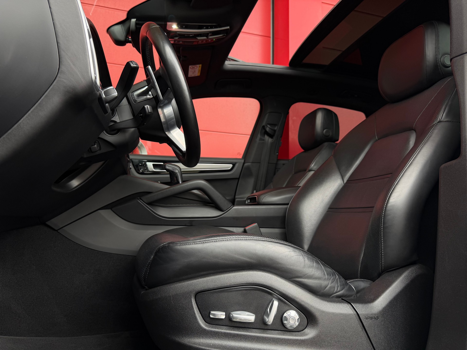 PORSCHE Cayenne S-image-12