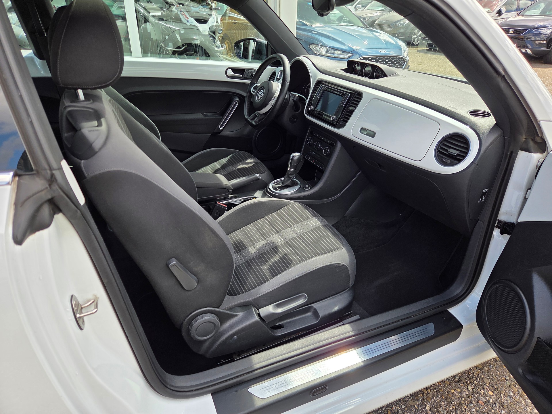 VW Beetle 2.0 TSI BMT Sport DSG-image-12